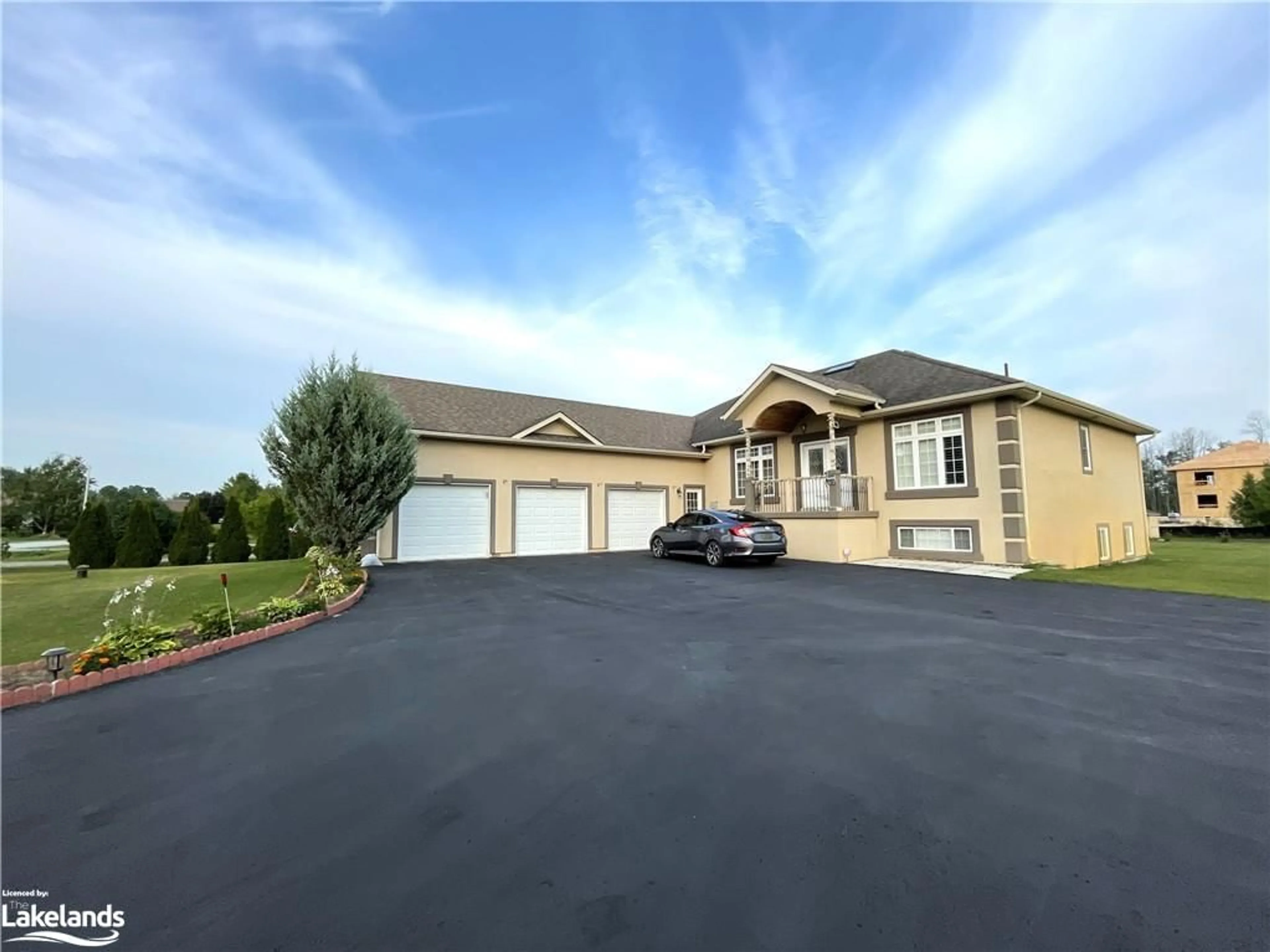 Frontside or backside of a home, the street view for 16 Wasaga Sands Dr, Wasaga Beach Ontario L9Z 1J6