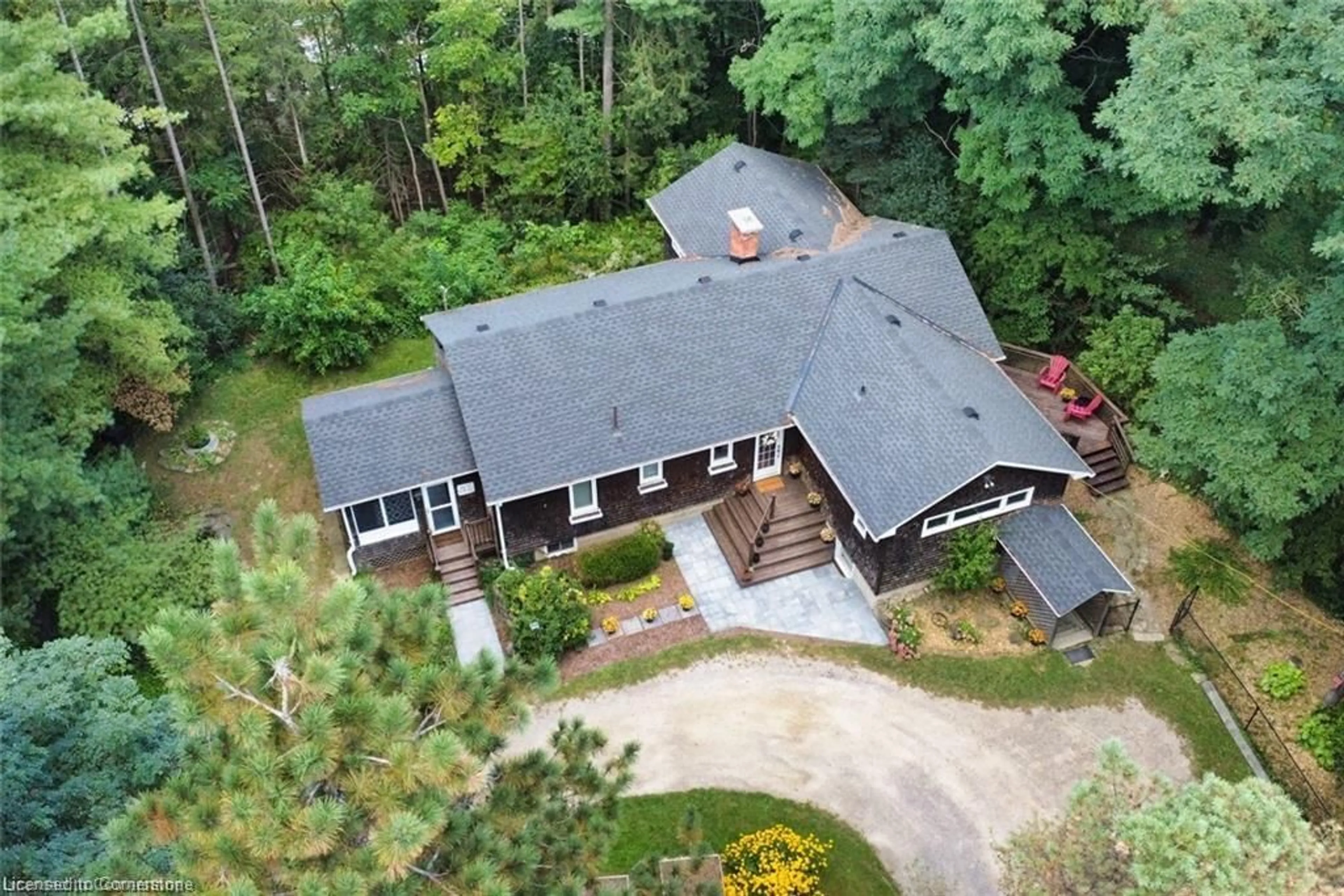 Frontside or backside of a home, cottage for 1282 Governors Rd, Dundas Ontario L9H 5E3