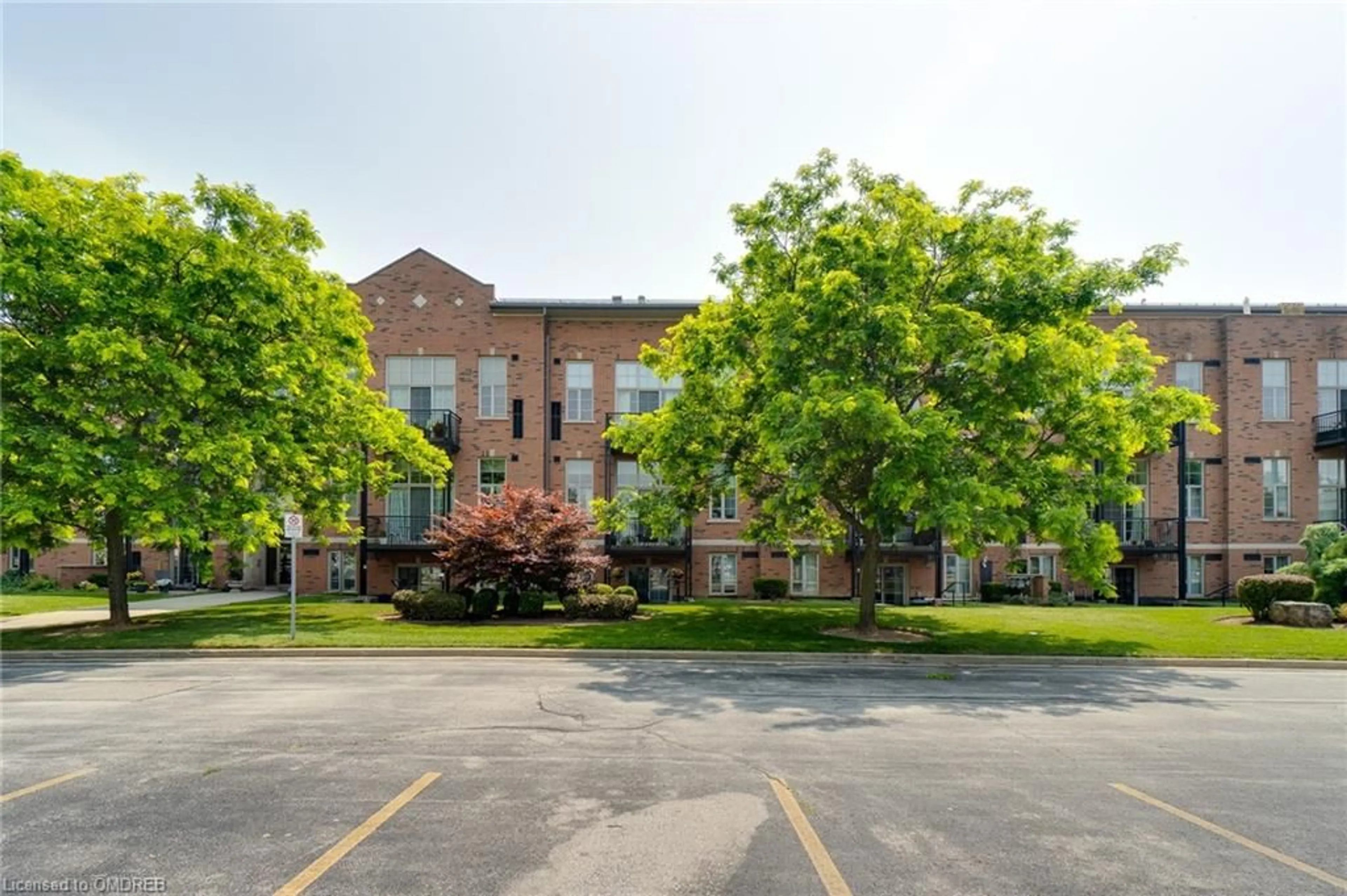 A pic from exterior of the house or condo, the front or back of building for 262 Dundas St #317, Waterdown Ontario L8B 1A9