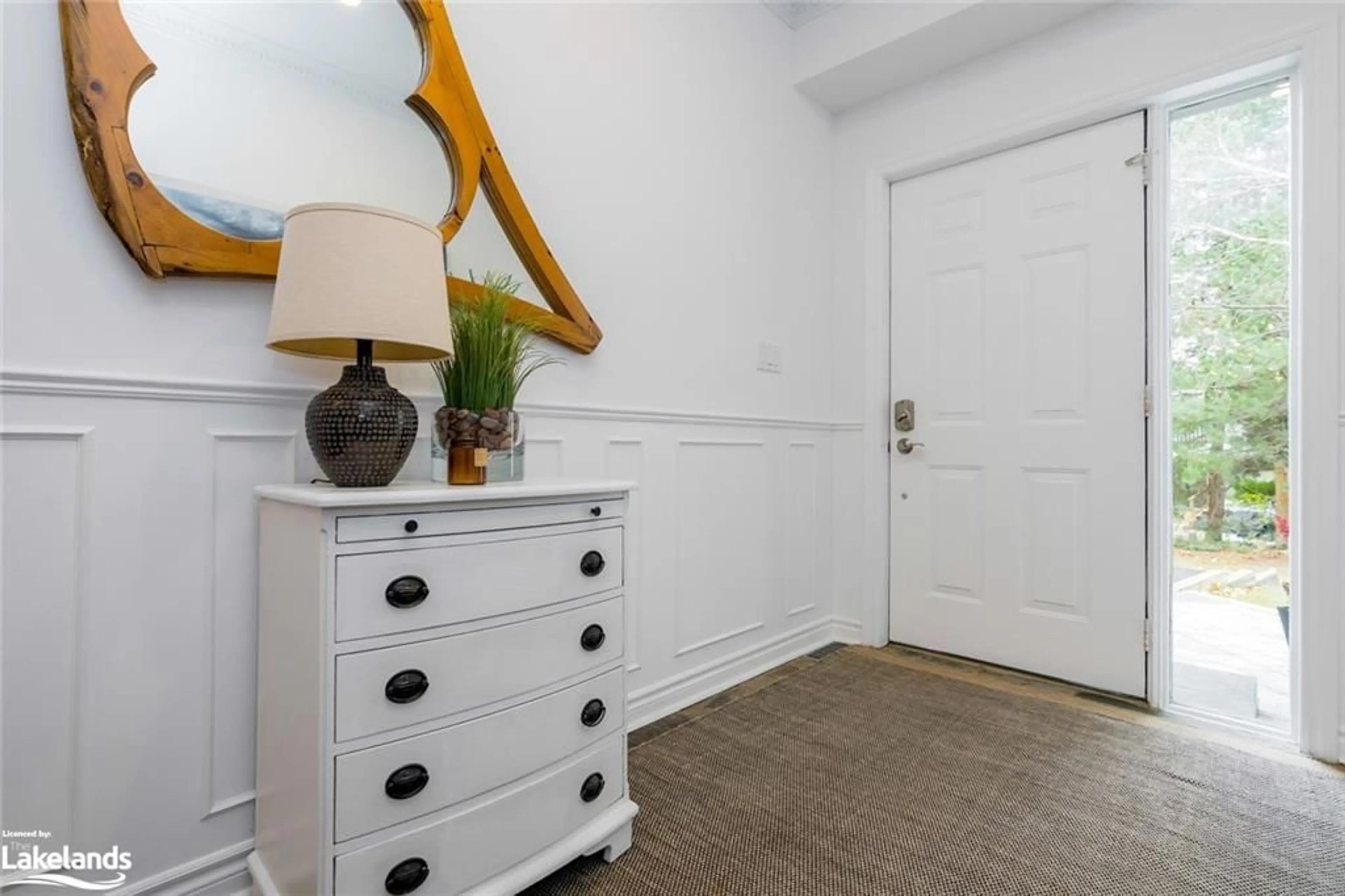 Indoor entryway, wood floors for 110 Kellie's Way #3, The Blue Mountains Ontario L9Y 0L6