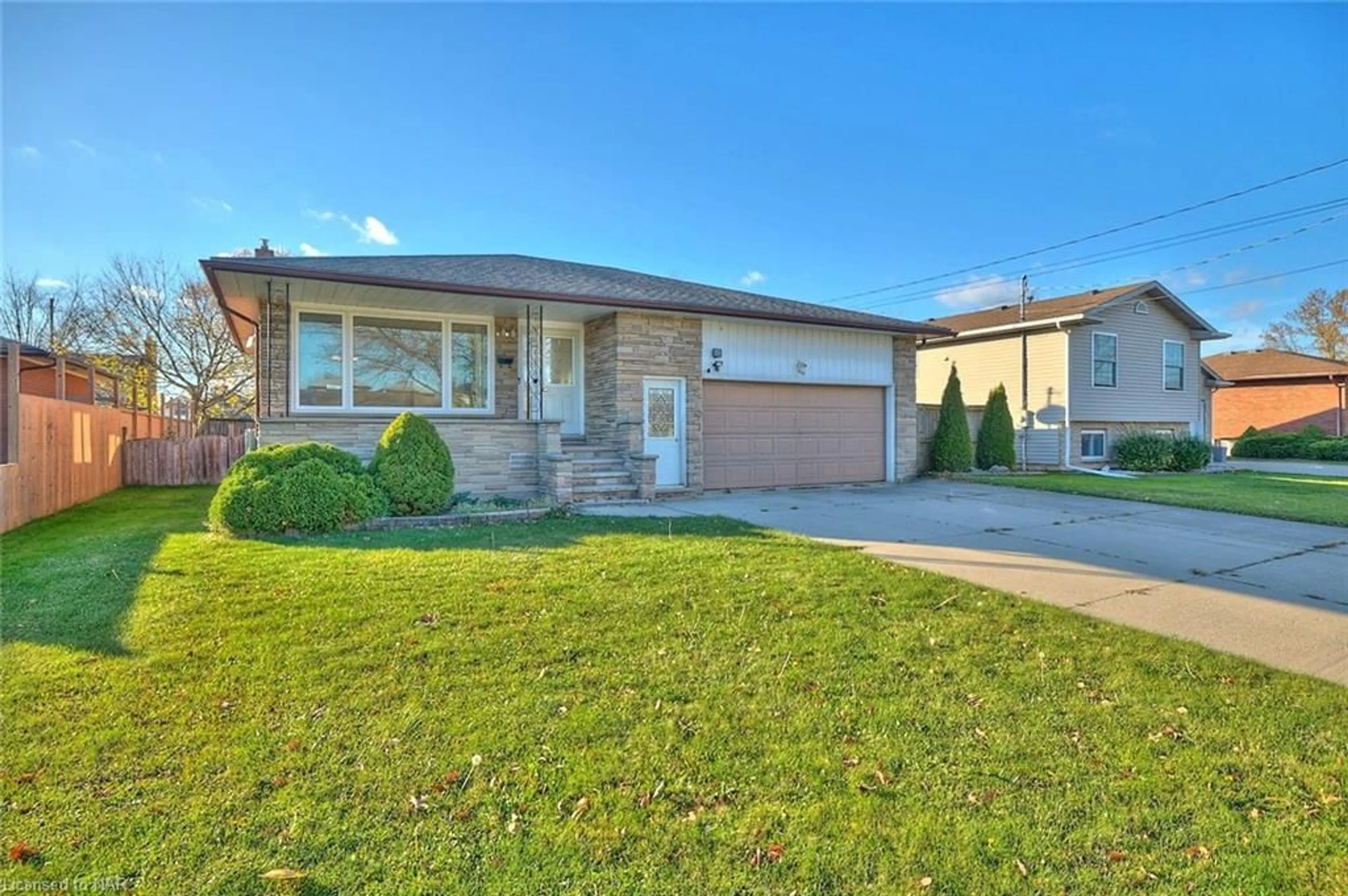 Frontside or backside of a home, the street view for 170 Iva St, Welland Ontario L3B 1W6