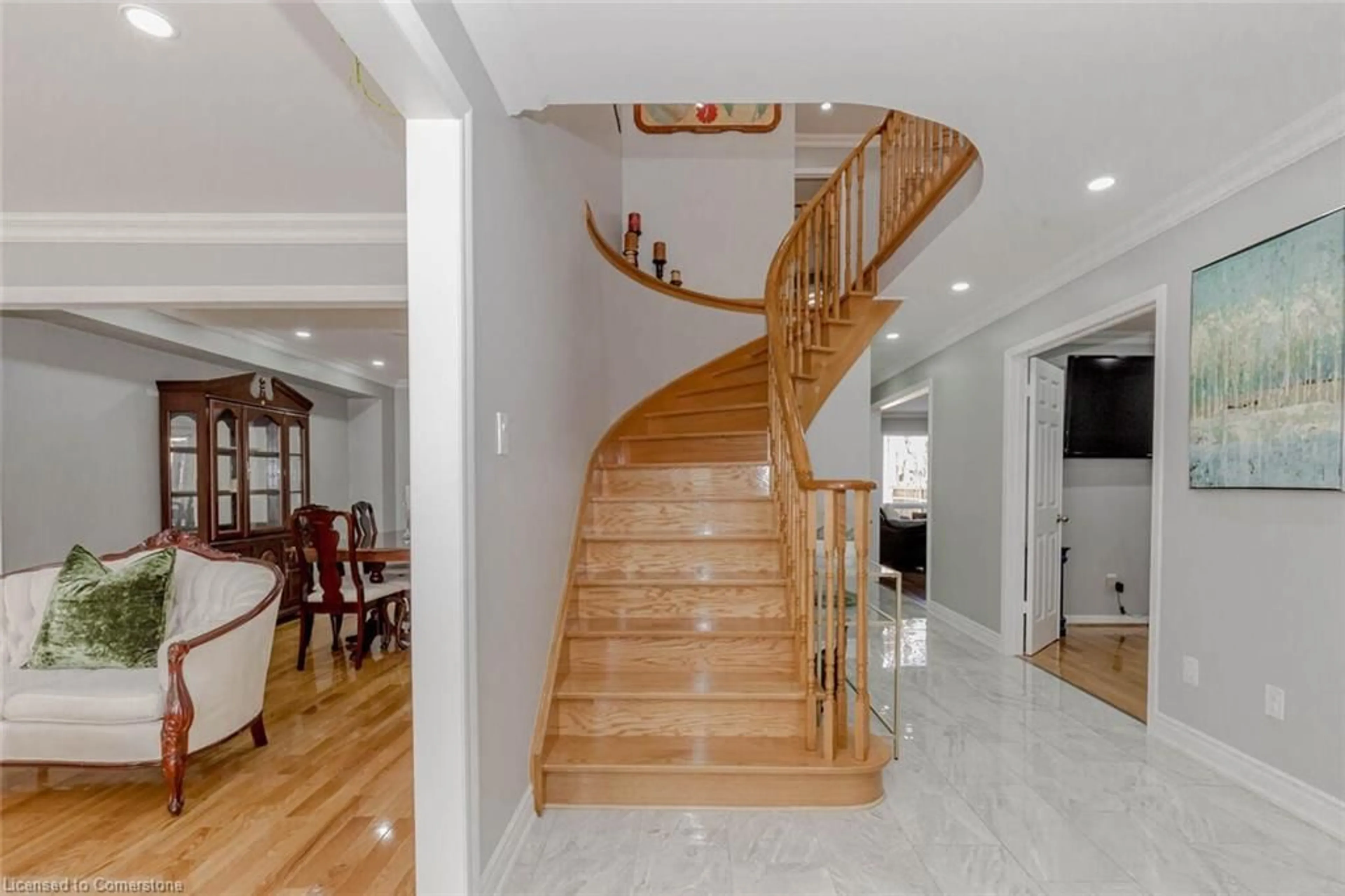 Stairs for 1617 Bristol Rd, Mississauga Ontario L5M 4B6