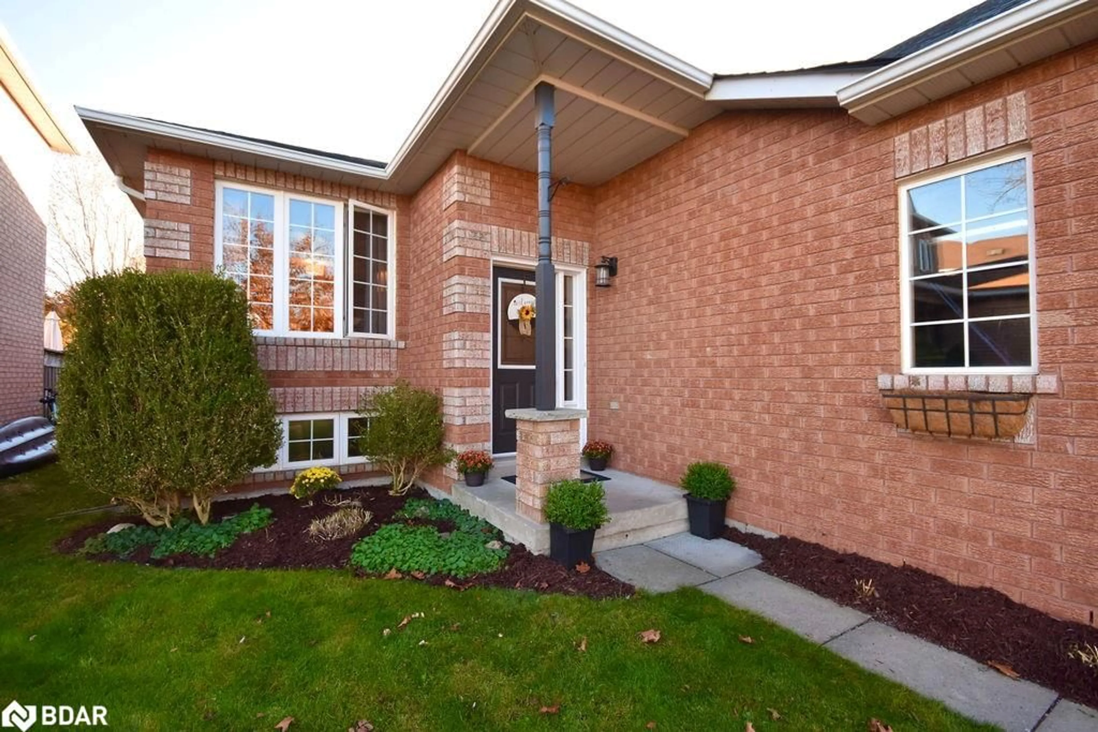 Home with brick exterior material for 1321 Vincent Cres, Innisfil Ontario L9S 1Z8