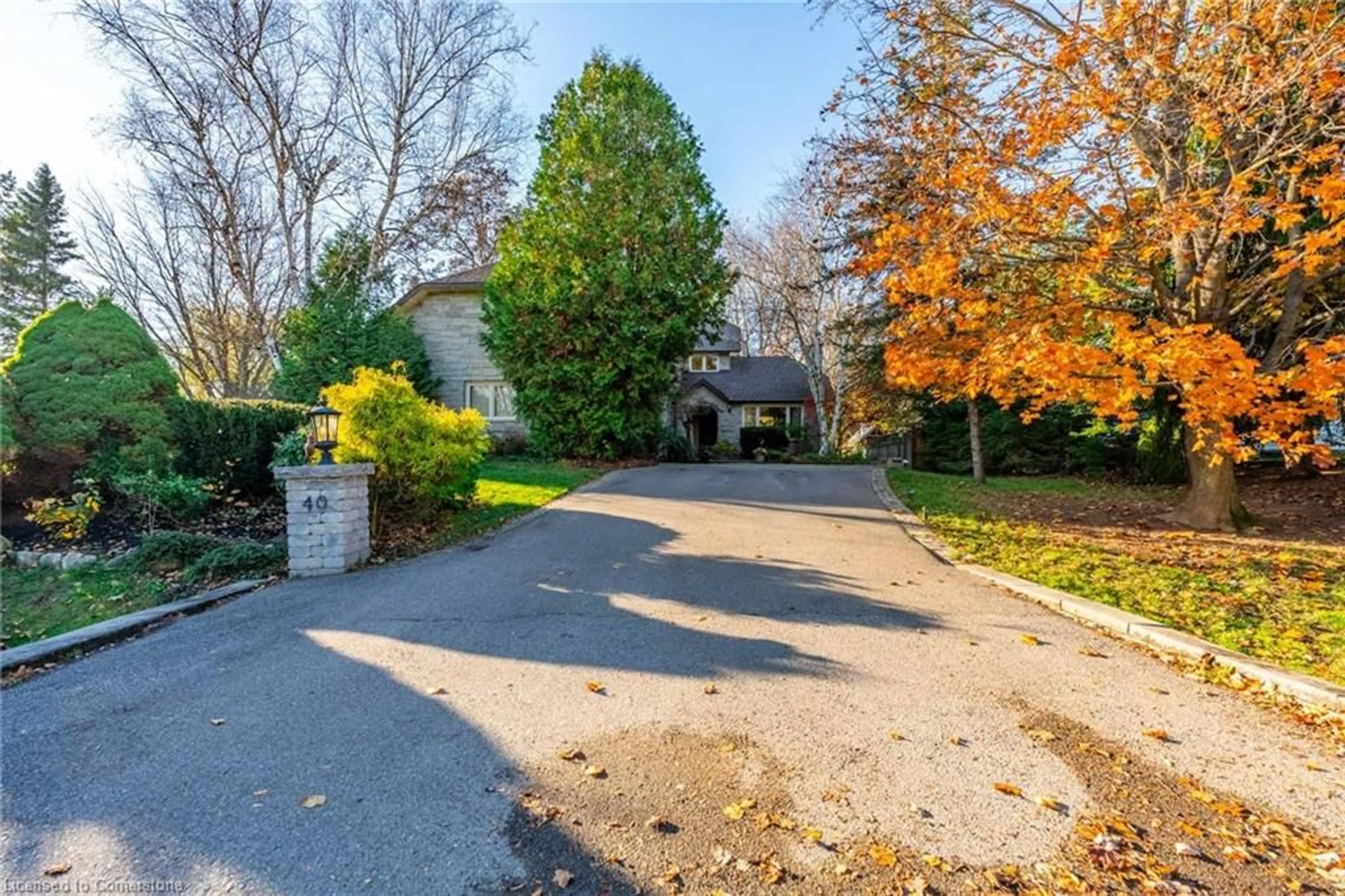 A pic from exterior of the house or condo, the street view for 40 John Martin Crt, Flamborough Ontario L0R 1V0