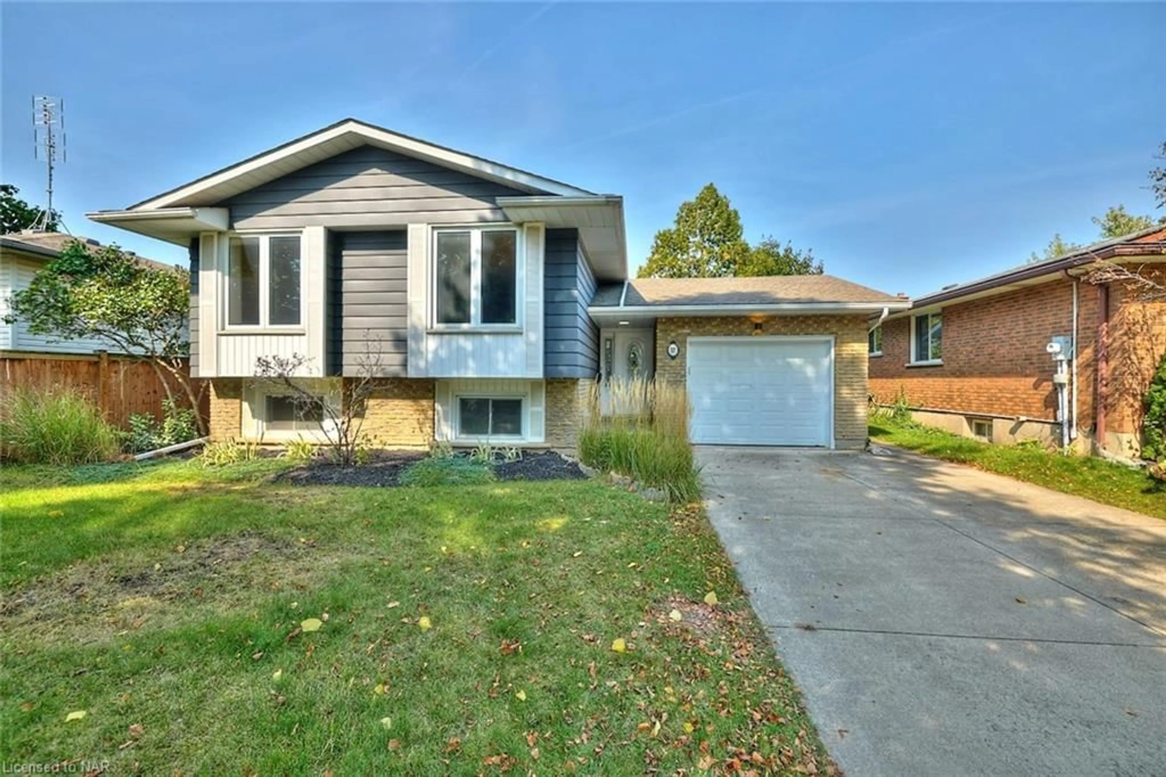 Frontside or backside of a home, cottage for 17 Kilkenny Dr, St. Catharines Ontario L2N 6E4