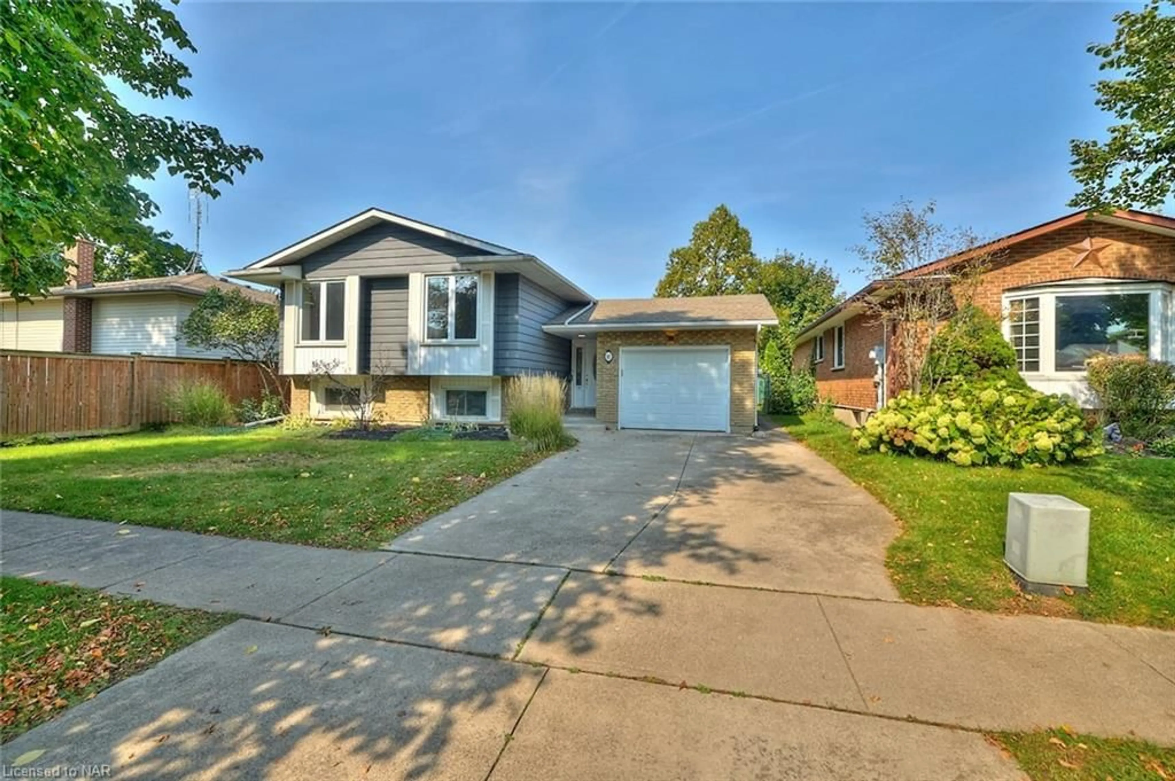 A pic from exterior of the house or condo, the street view for 17 Kilkenny Dr, St. Catharines Ontario L2N 6E4