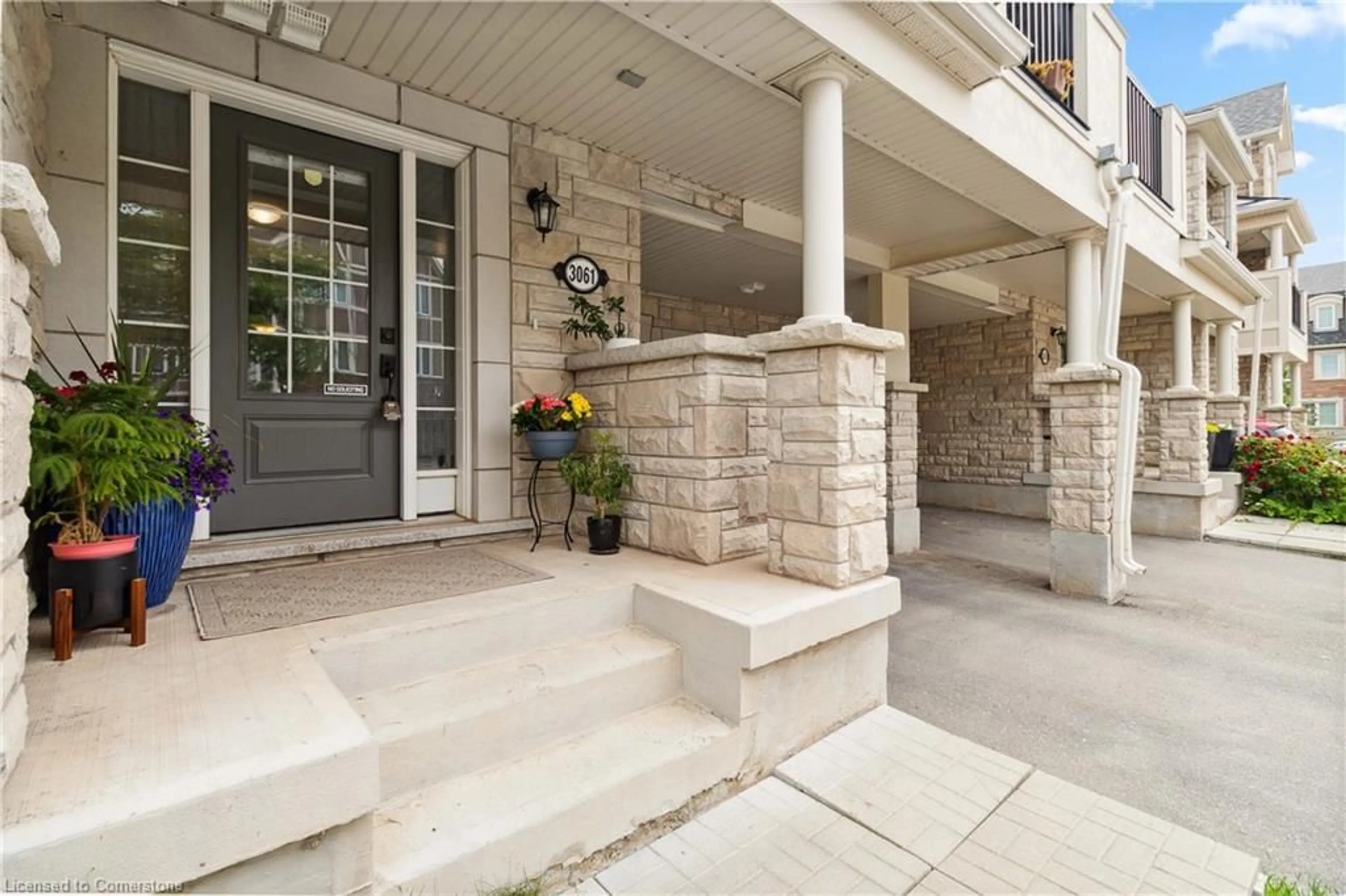 Patio, cottage for 3061 Mistletoe Gdns, Oakville Ontario L6M 0Y8