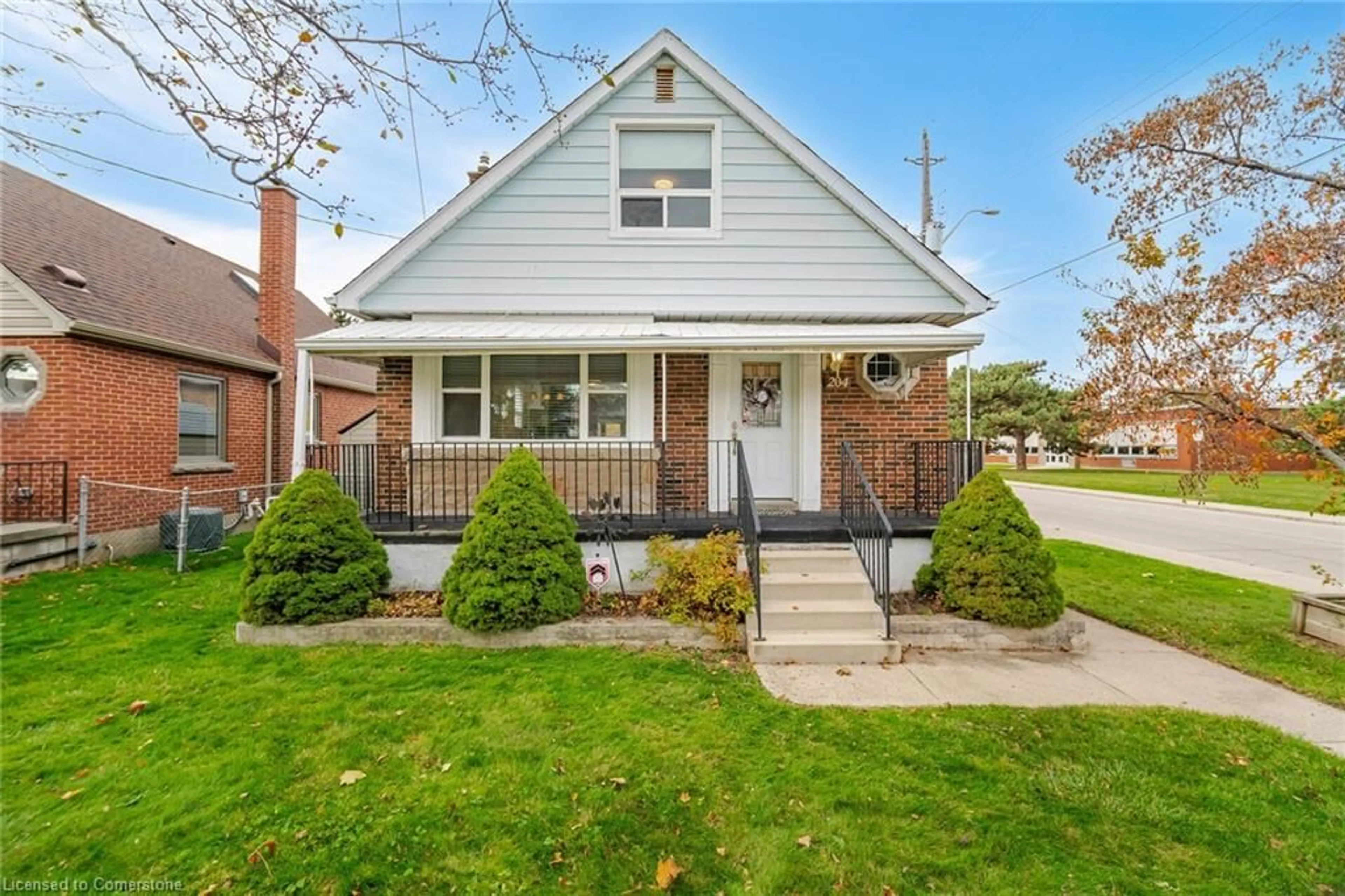 Frontside or backside of a home, cottage for 204 Summerhill Ave, Hamilton Ontario L8K 3N7