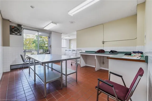 Additional property image - 975 Warwick Crt Unit 1107
