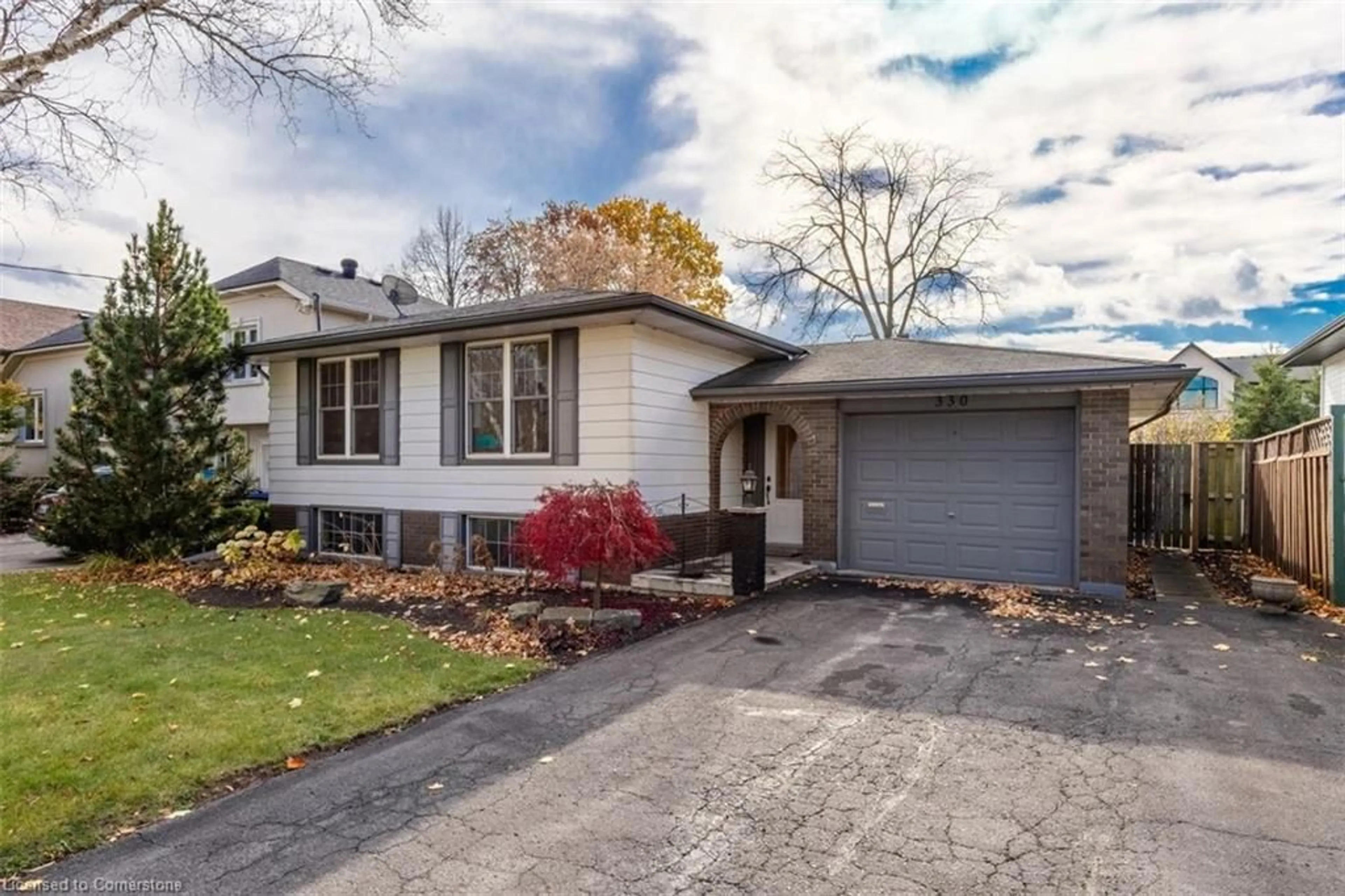 Frontside or backside of a home, cottage for 330 Tuck Dr, Burlington Ontario L7L 2R3