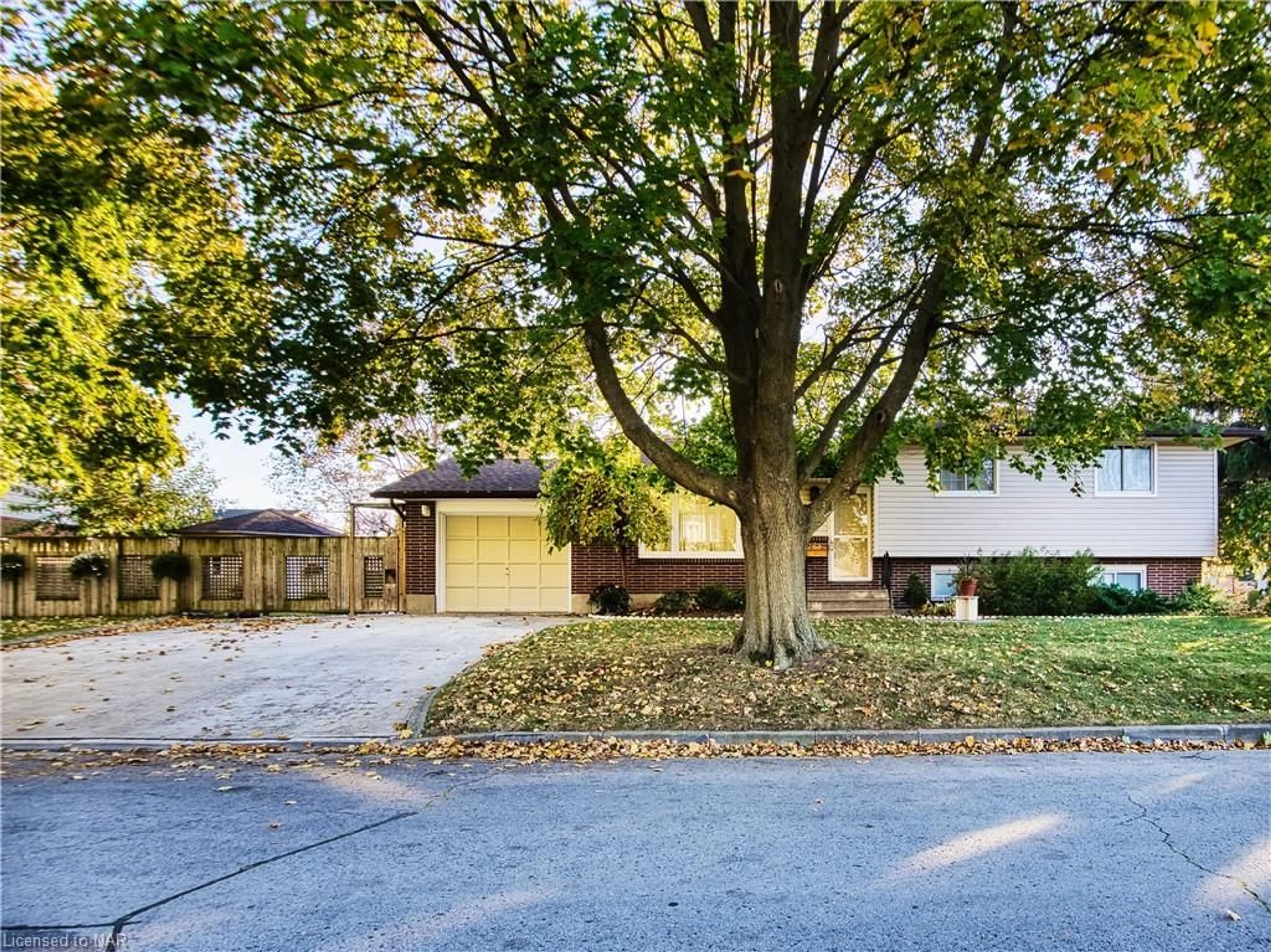 Frontside or backside of a home, the street view for 40 Longford Cres, St. Catharines Ontario L2N 6E9