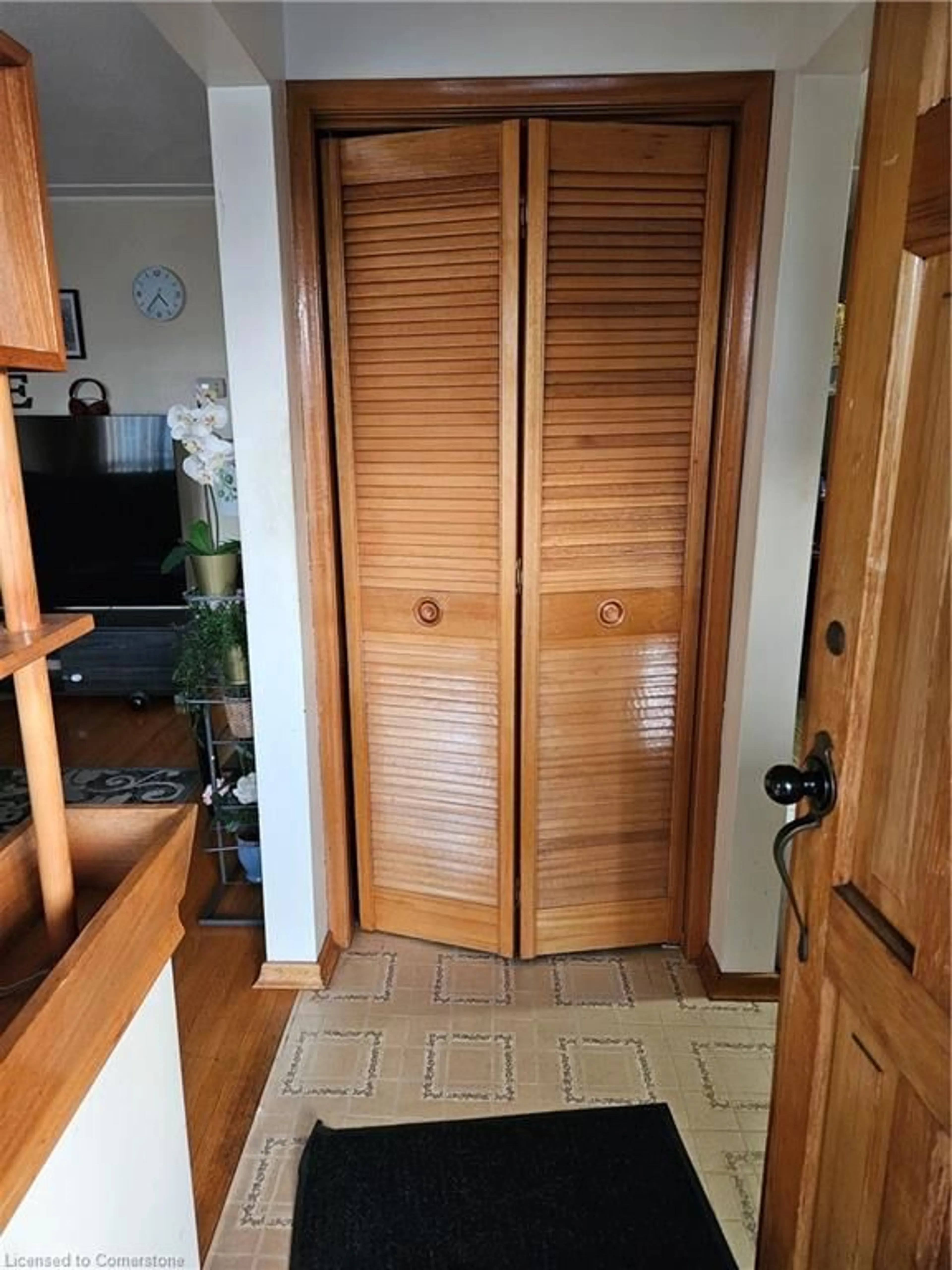 Storage room or clothes room or walk-in closet for 197 Craigroyston Rd, Hamilton Ontario L8K 3K2