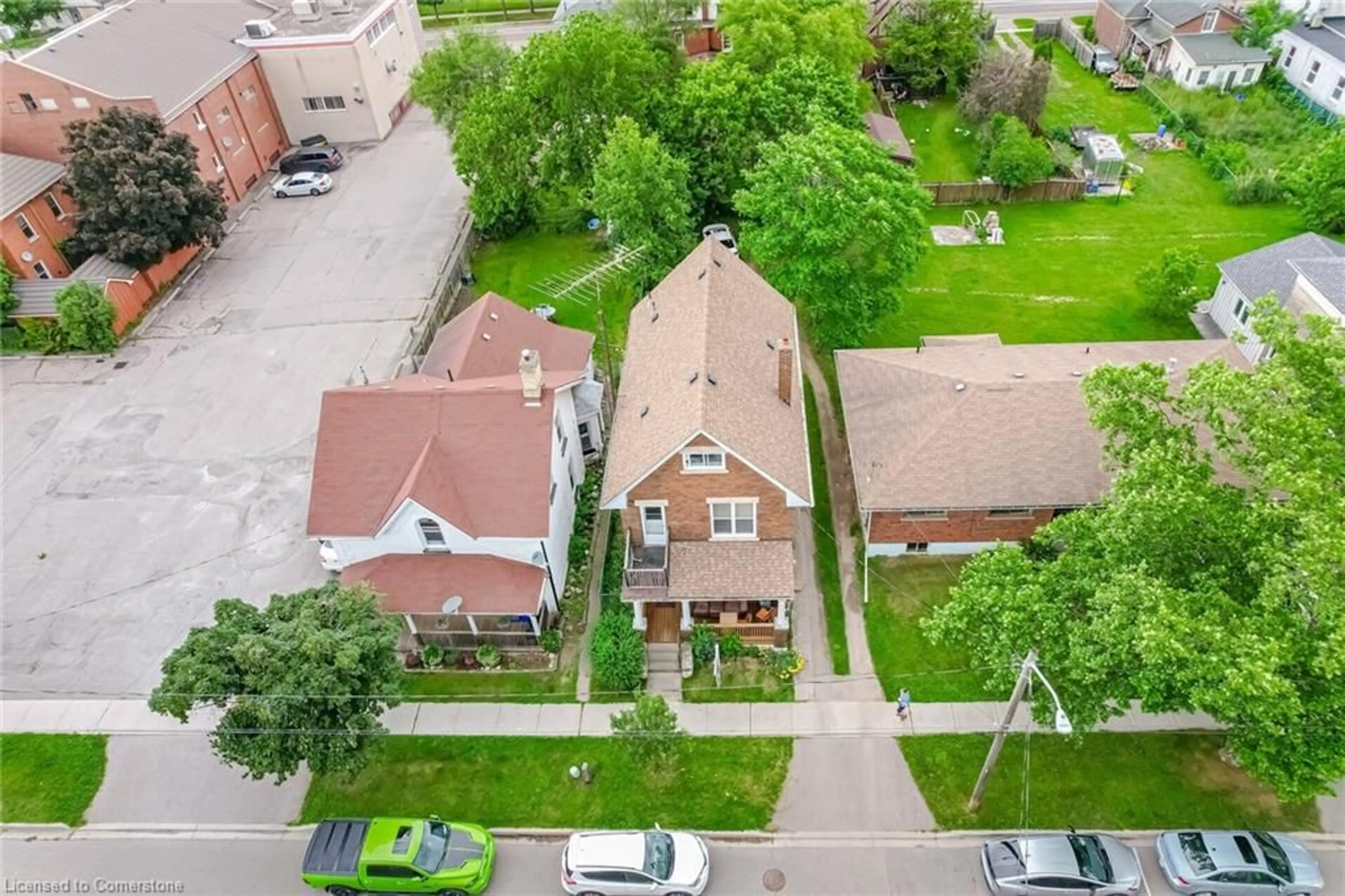 Frontside or backside of a home, the street view for 117 William St, Brantford Ontario N3T 3K9