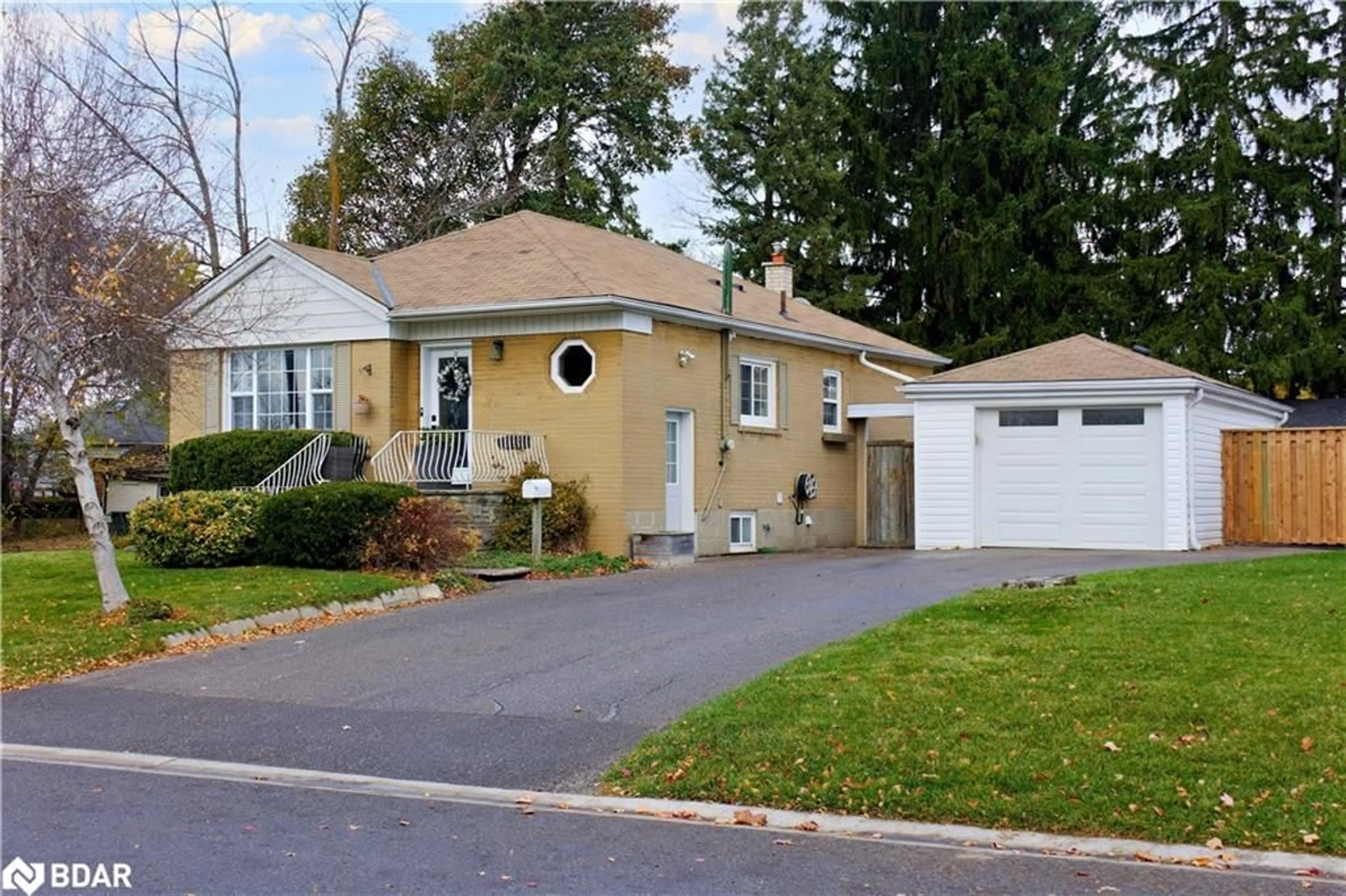 Frontside or backside of a home, cottage for 1 Margaret St, Halton Ontario L7G 1V5