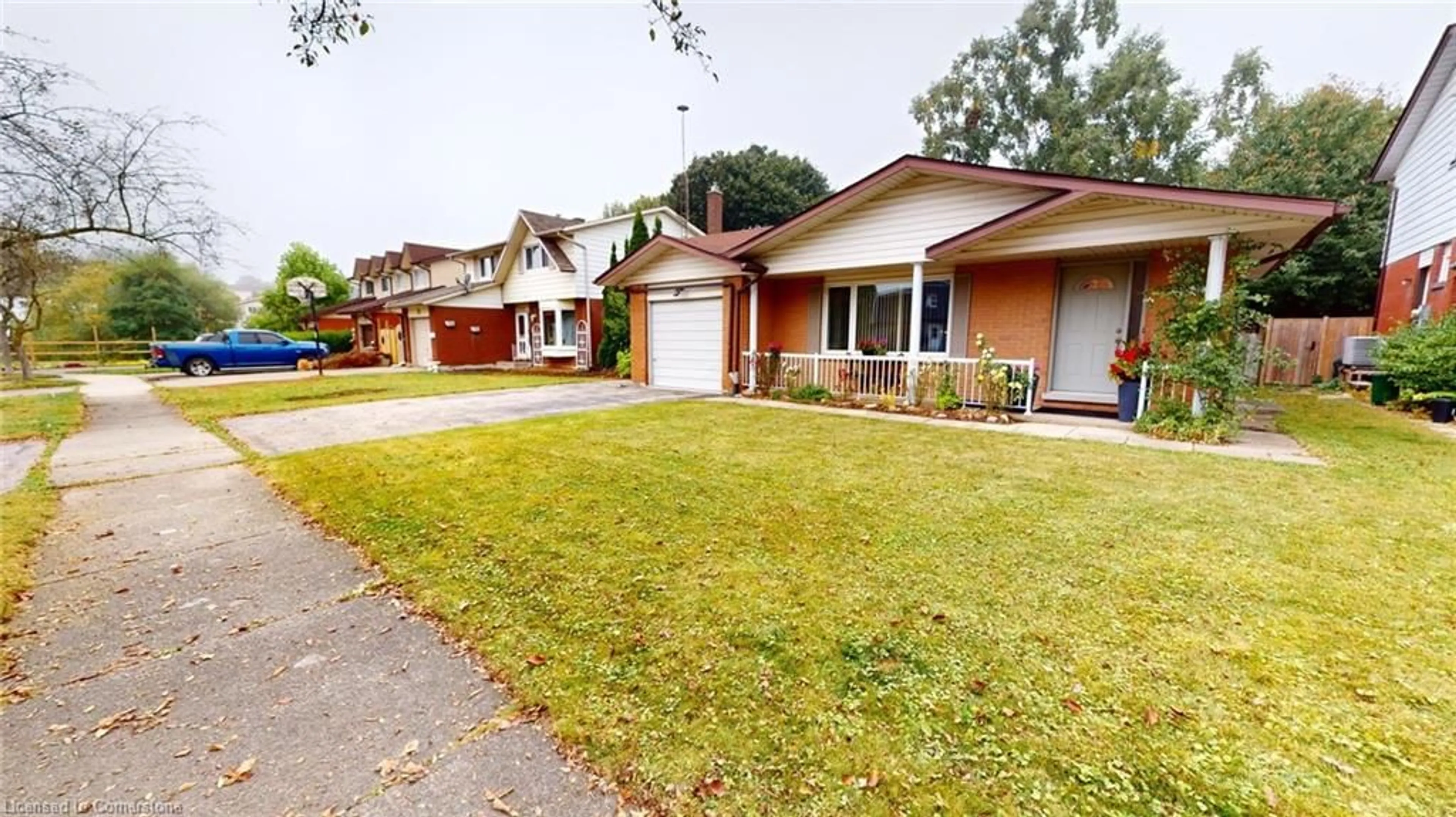 Frontside or backside of a home, the street view for 119 Hillbrook Cres, Kitchener Ontario N2N 1J4