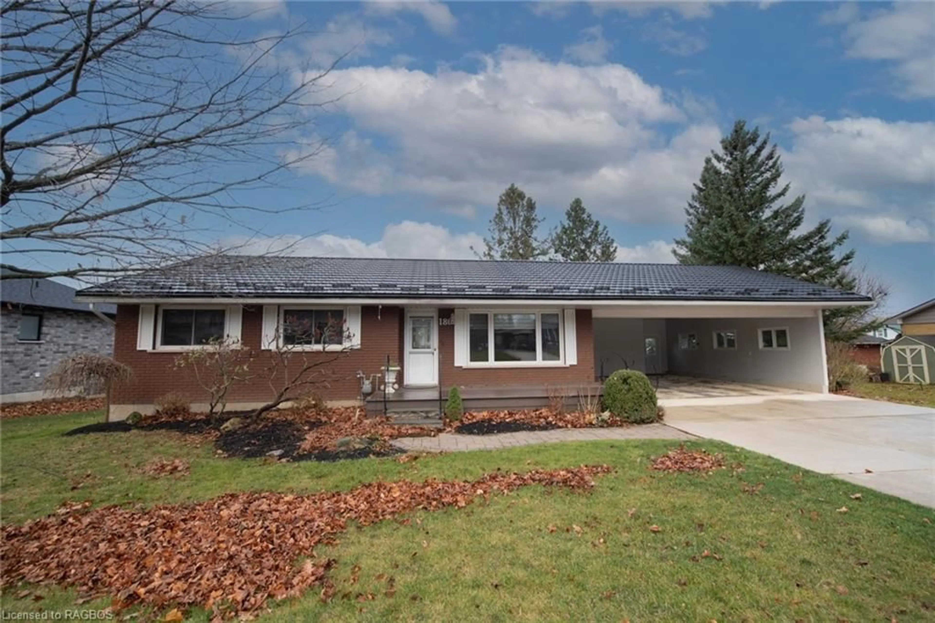 Frontside or backside of a home, cottage for 180 Miller St, Mount Forest Ontario N0G 2L3