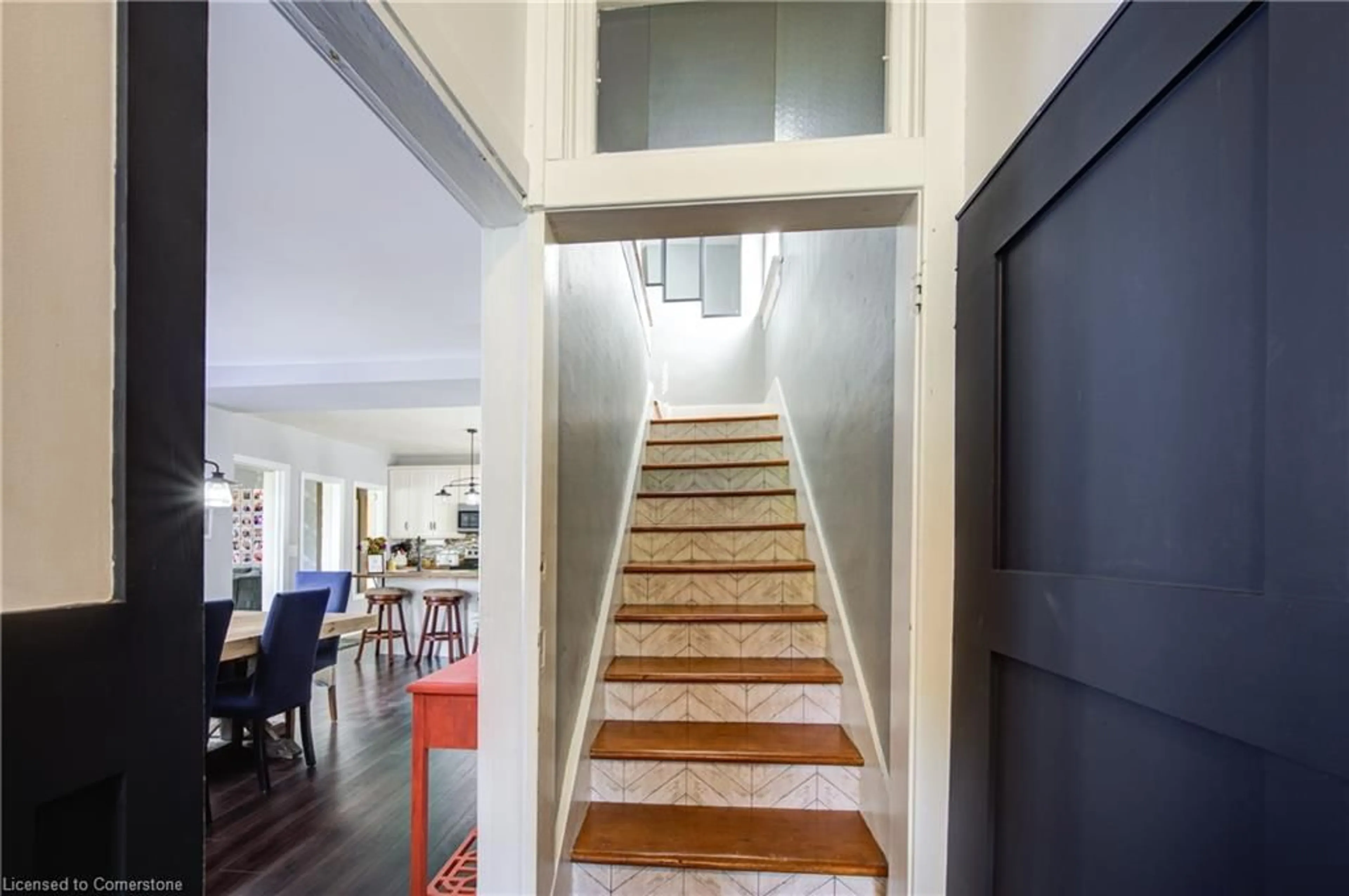 Indoor foyer, wood floors for 58 Shakespeare St, Stratford Ontario N5A 3W3