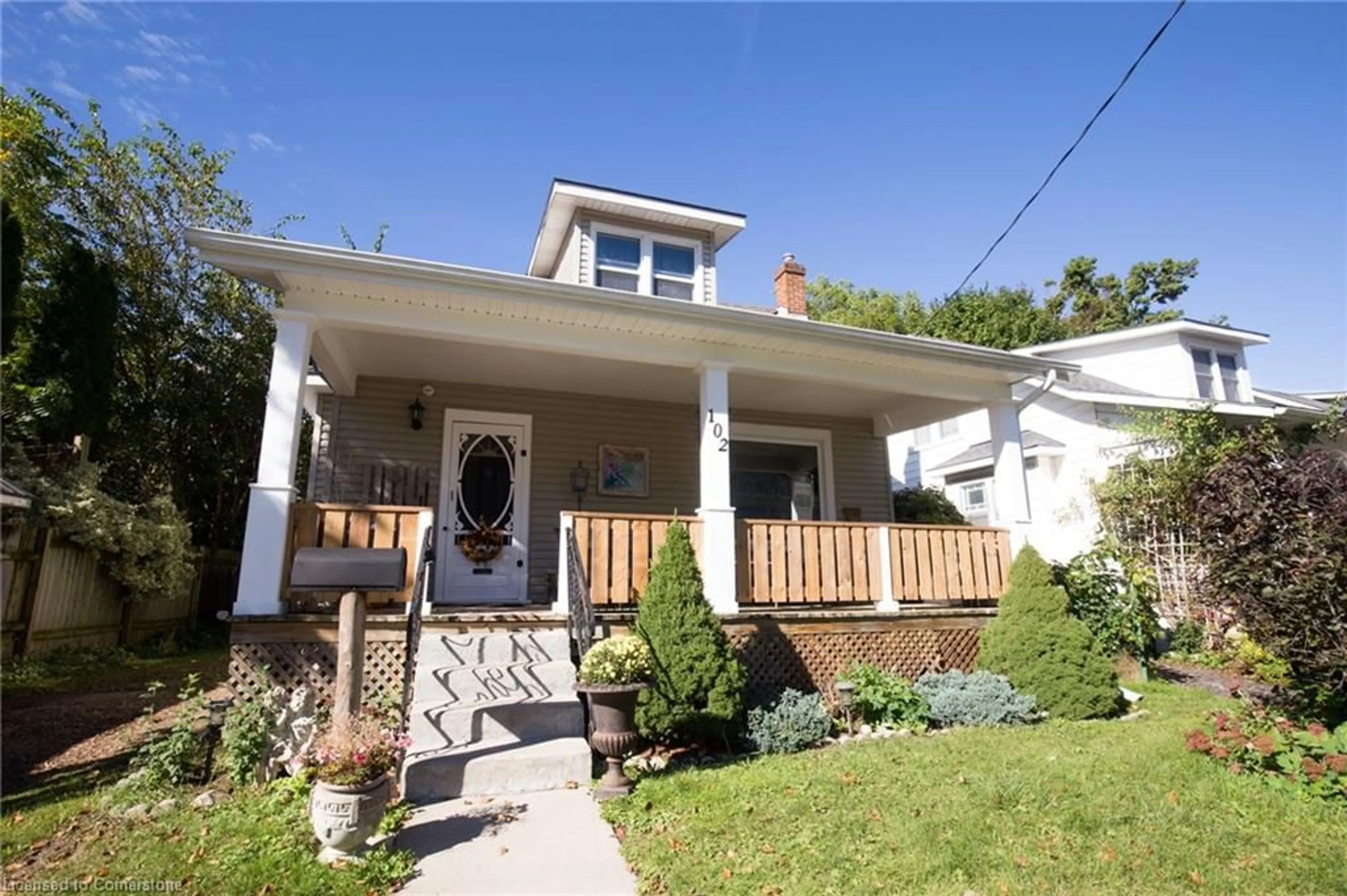 Frontside or backside of a home, cottage for 102 Brook St, Simcoe Ontario N3Y 3G5