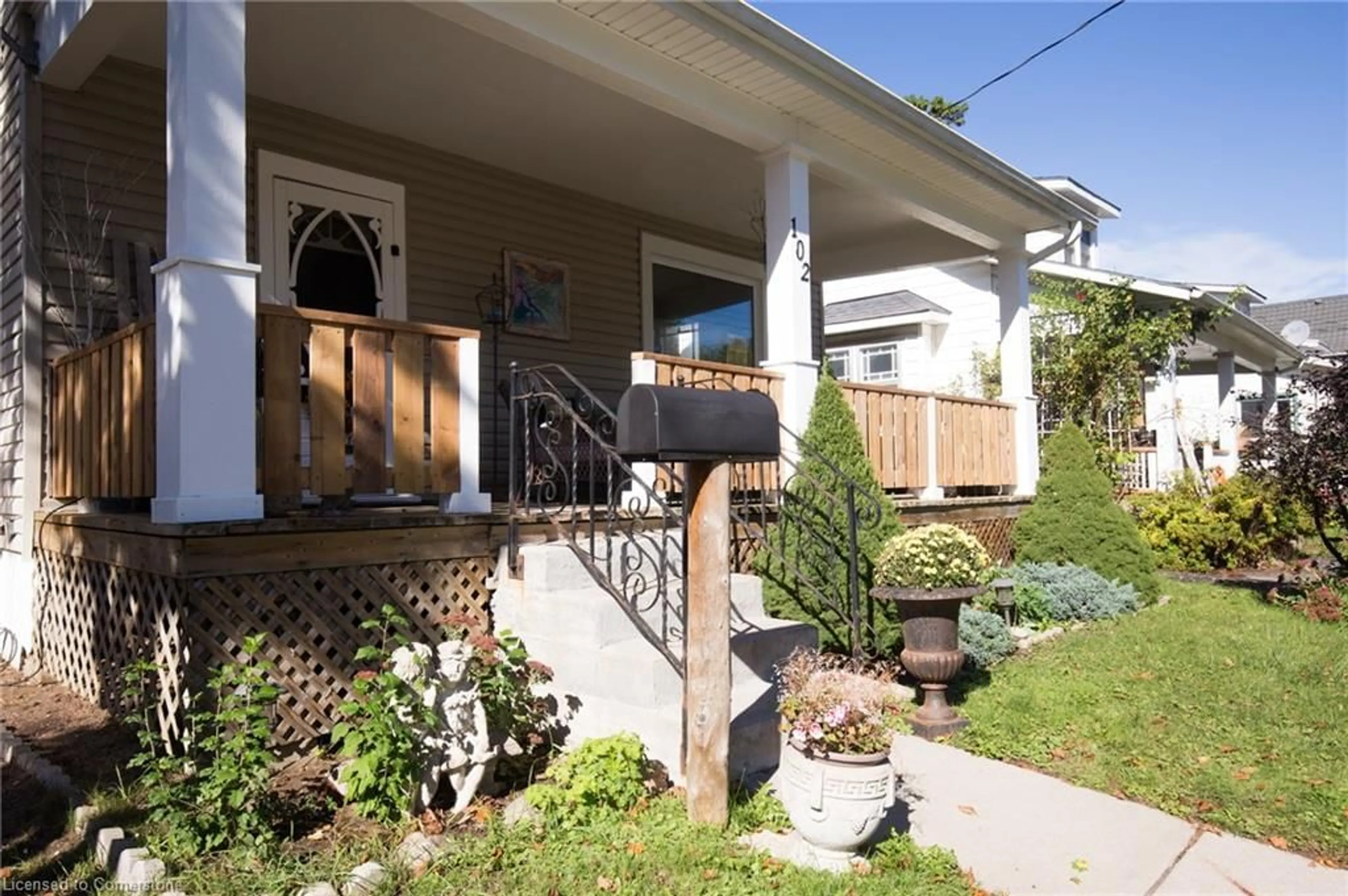 Patio, cottage for 102 Brook St, Simcoe Ontario N3Y 3G5