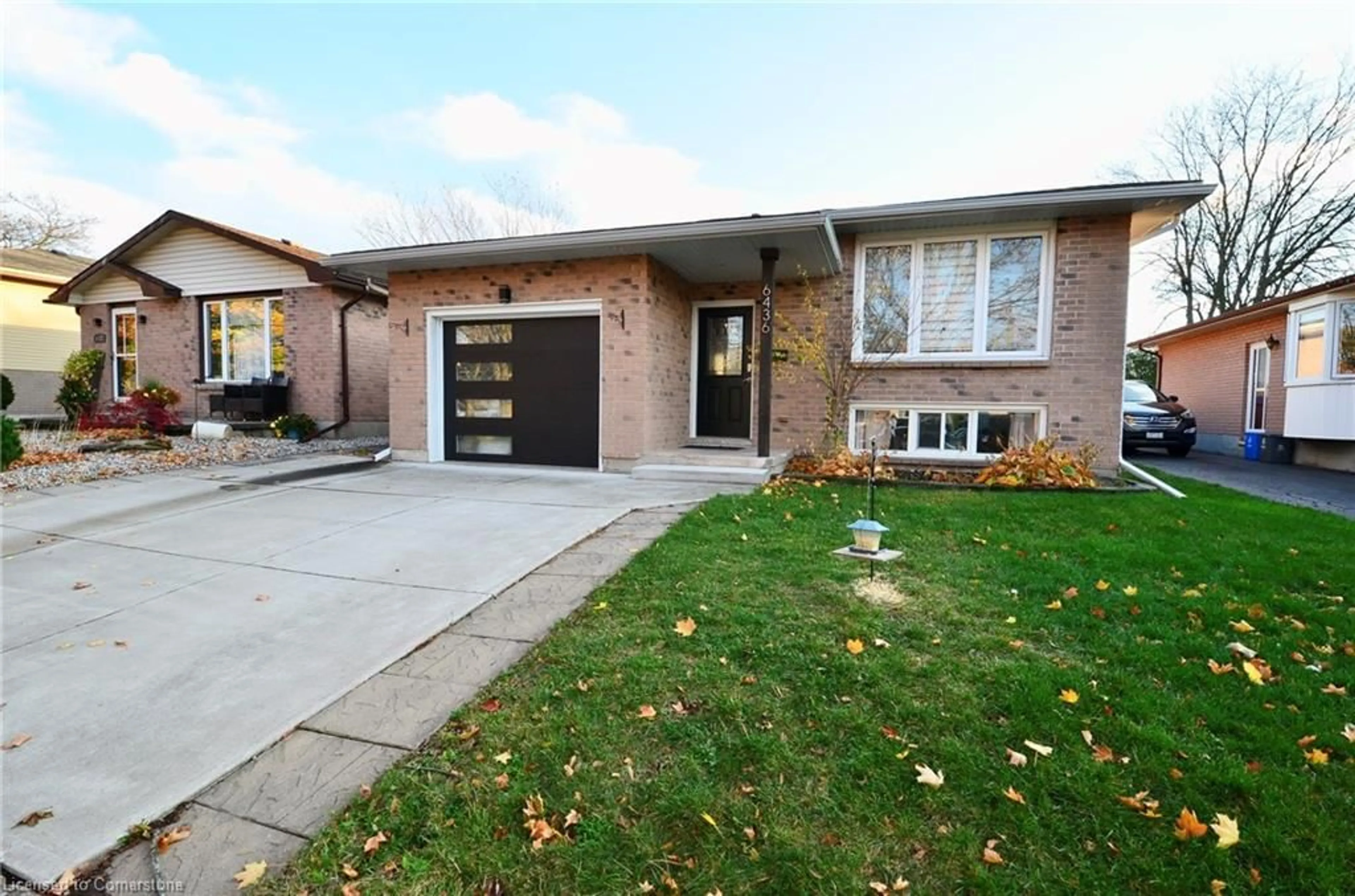 Home with brick exterior material for 6436 Armstrong Dr, Niagara Falls Ontario L2H 2M1