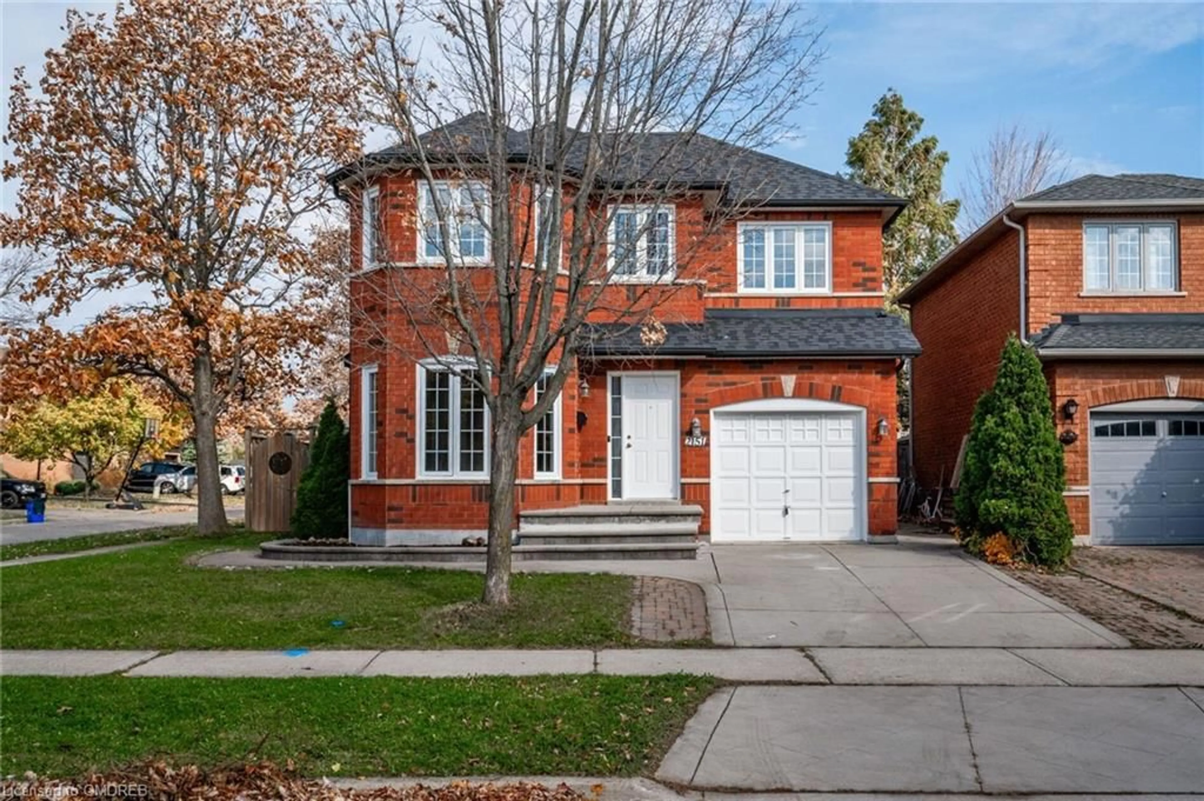 Home with brick exterior material for 2151 Stillmeadow Rd, Oakville Ontario L6M 3T4