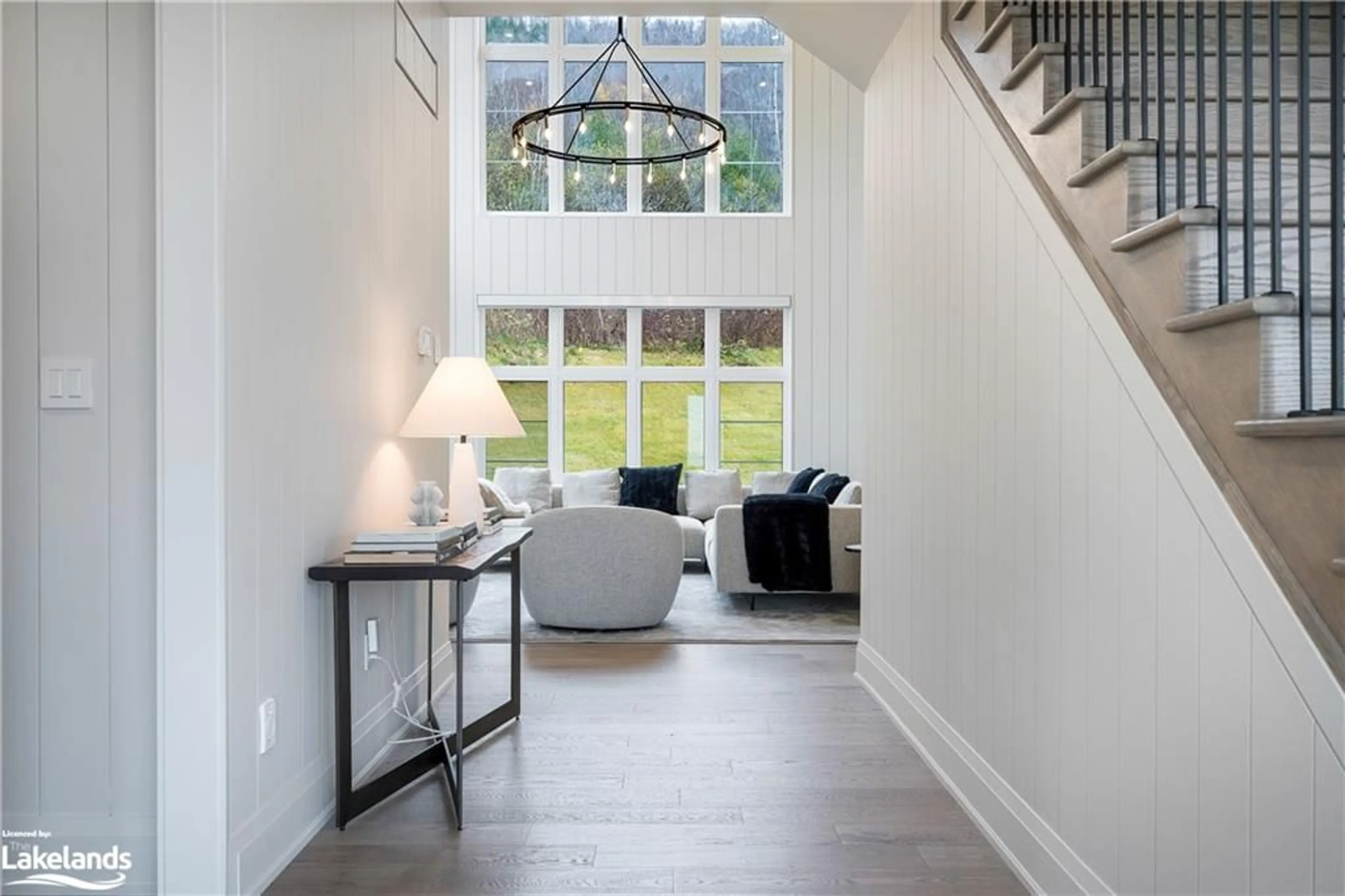 Indoor entryway, wood floors for 132 Dorothy Drive, The Blue Mountains Ontario N0H 2P0