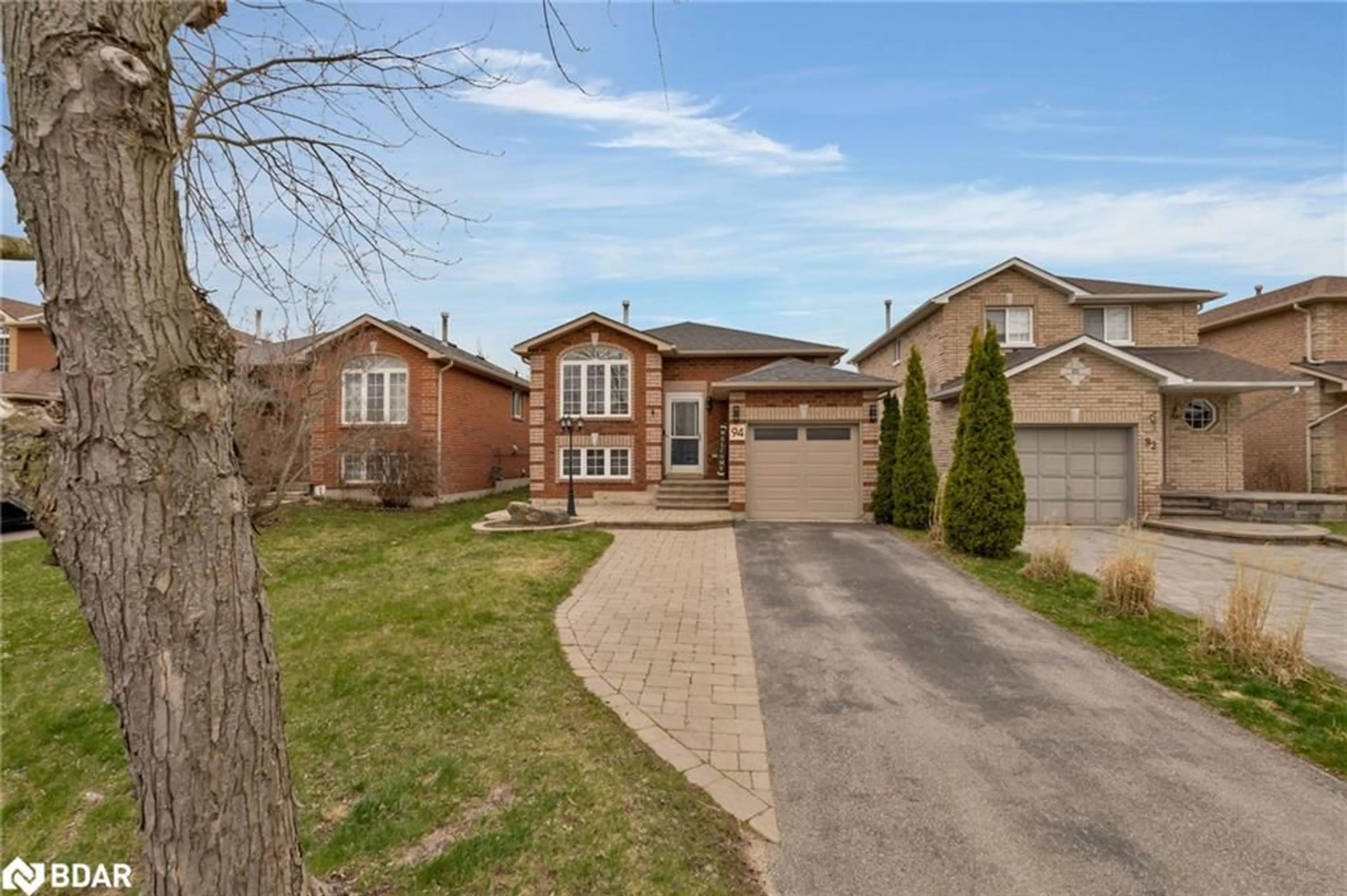 Frontside or backside of a home, cottage for 94 Butternut Dr, Barrie Ontario L4N 9Z6