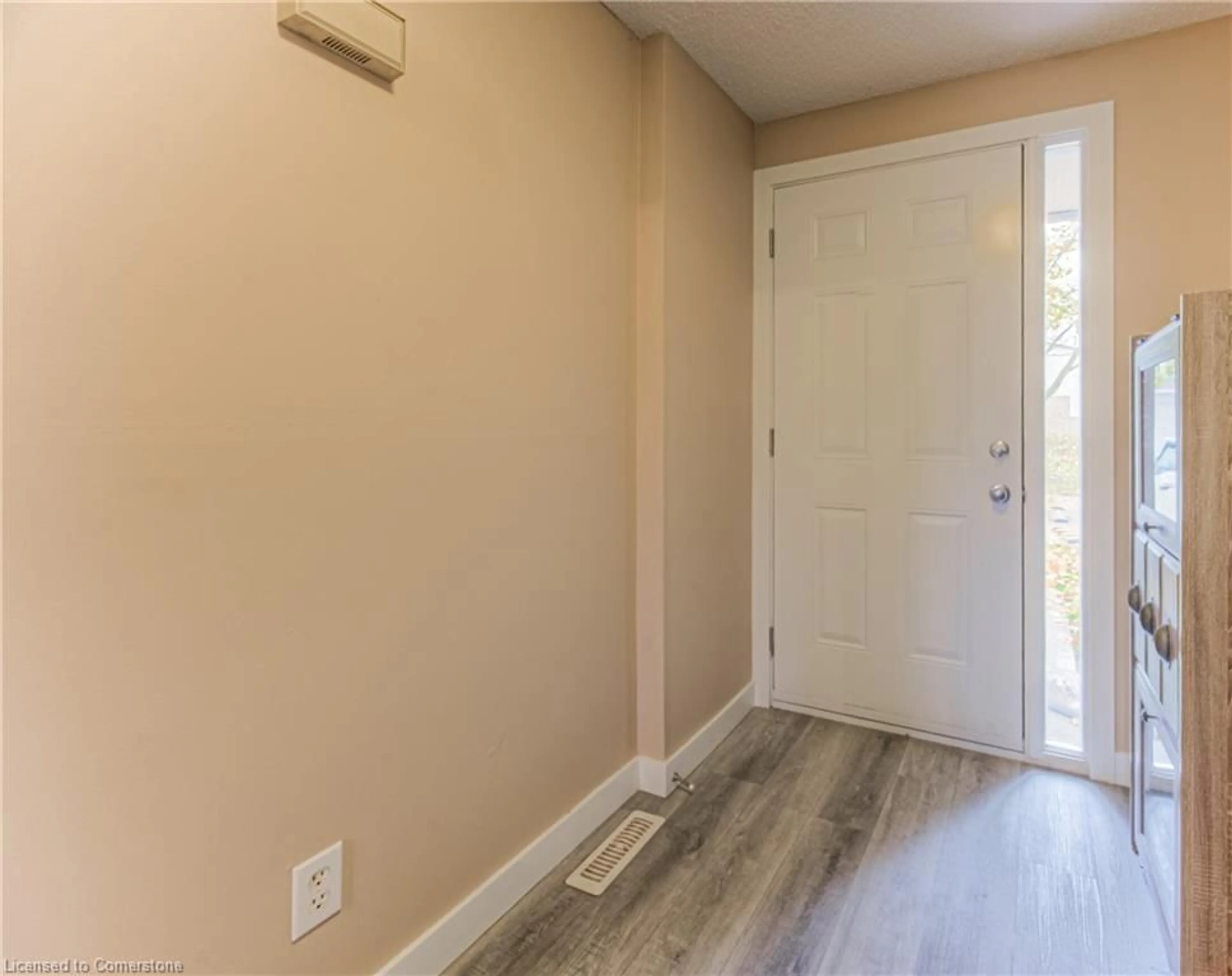 Indoor entryway, wood floors for 279 Bluevale St #70, Waterloo Ontario N2J 4L8