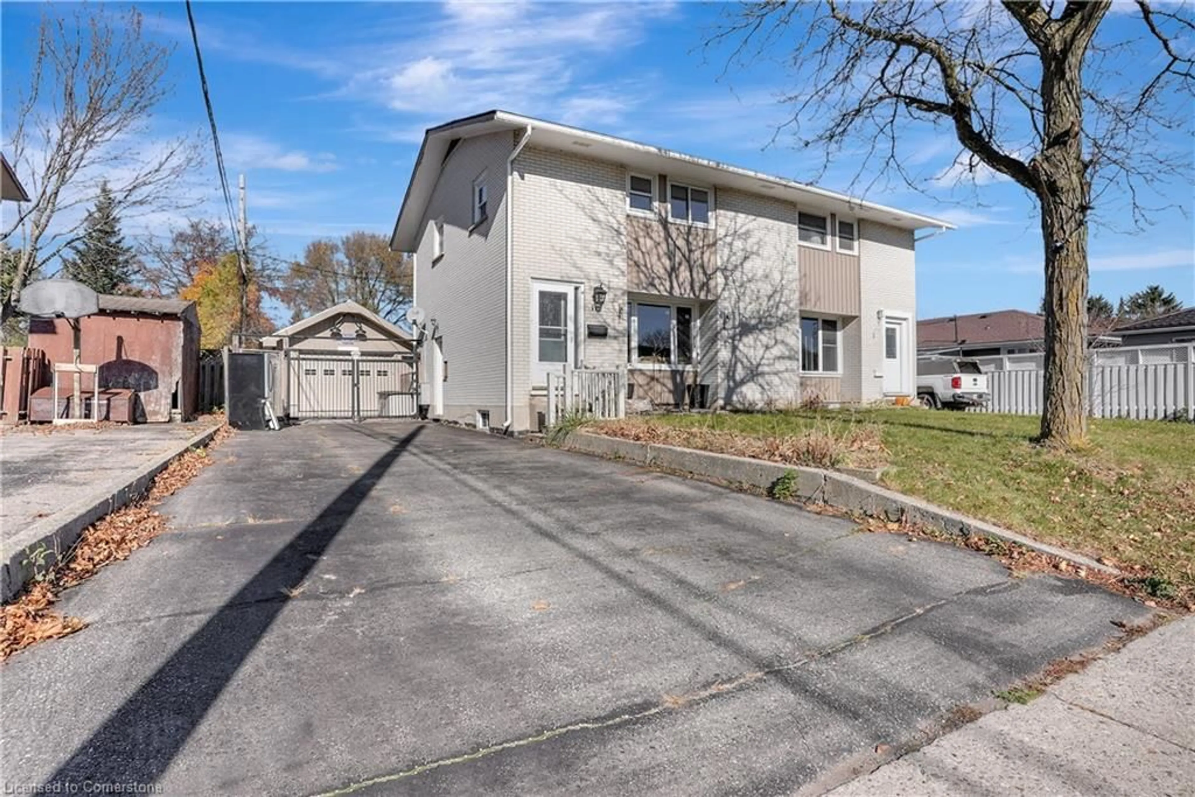 A pic from exterior of the house or condo, the street view for 10 Currie St, Cambridge Ontario N1R 1B1