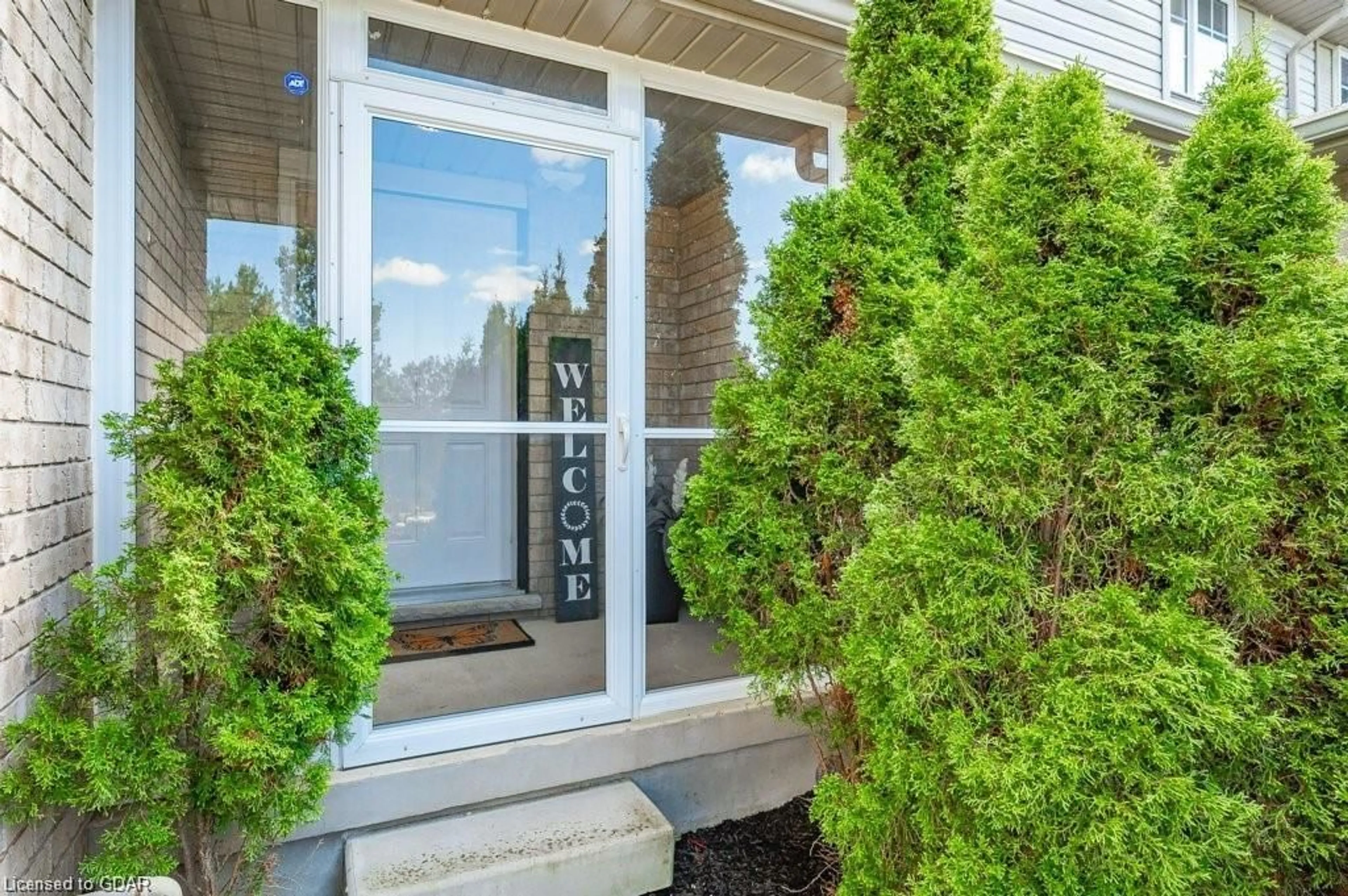 Indoor entryway, carpet floors for 79 Severn Dr, Guelph Ontario N1E 7L2