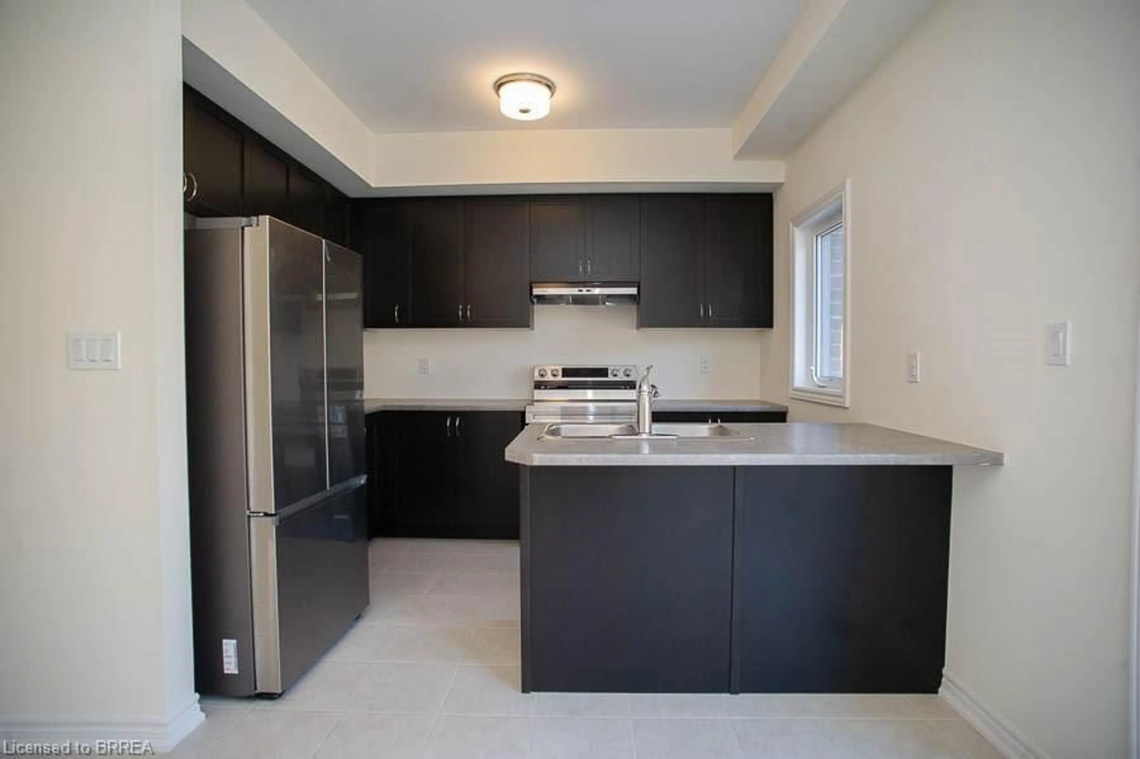 Standard kitchen, wood floors for 620 Colborne St #19, Brantford Ontario N3T 5L5