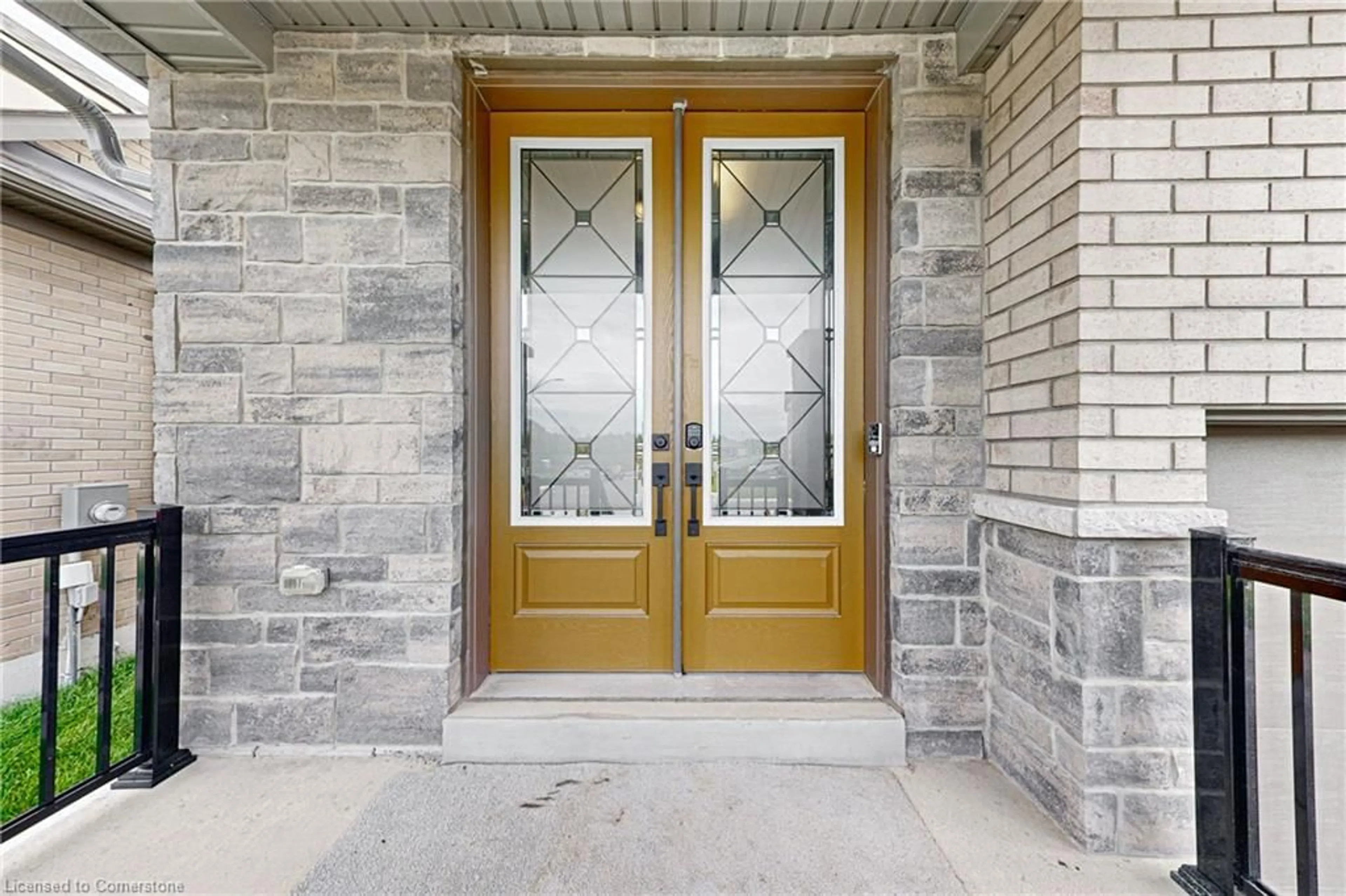 Indoor entryway, ceramic floors for 24 Nicort Rd, Wasaga Beach Ontario L9Z 0N4