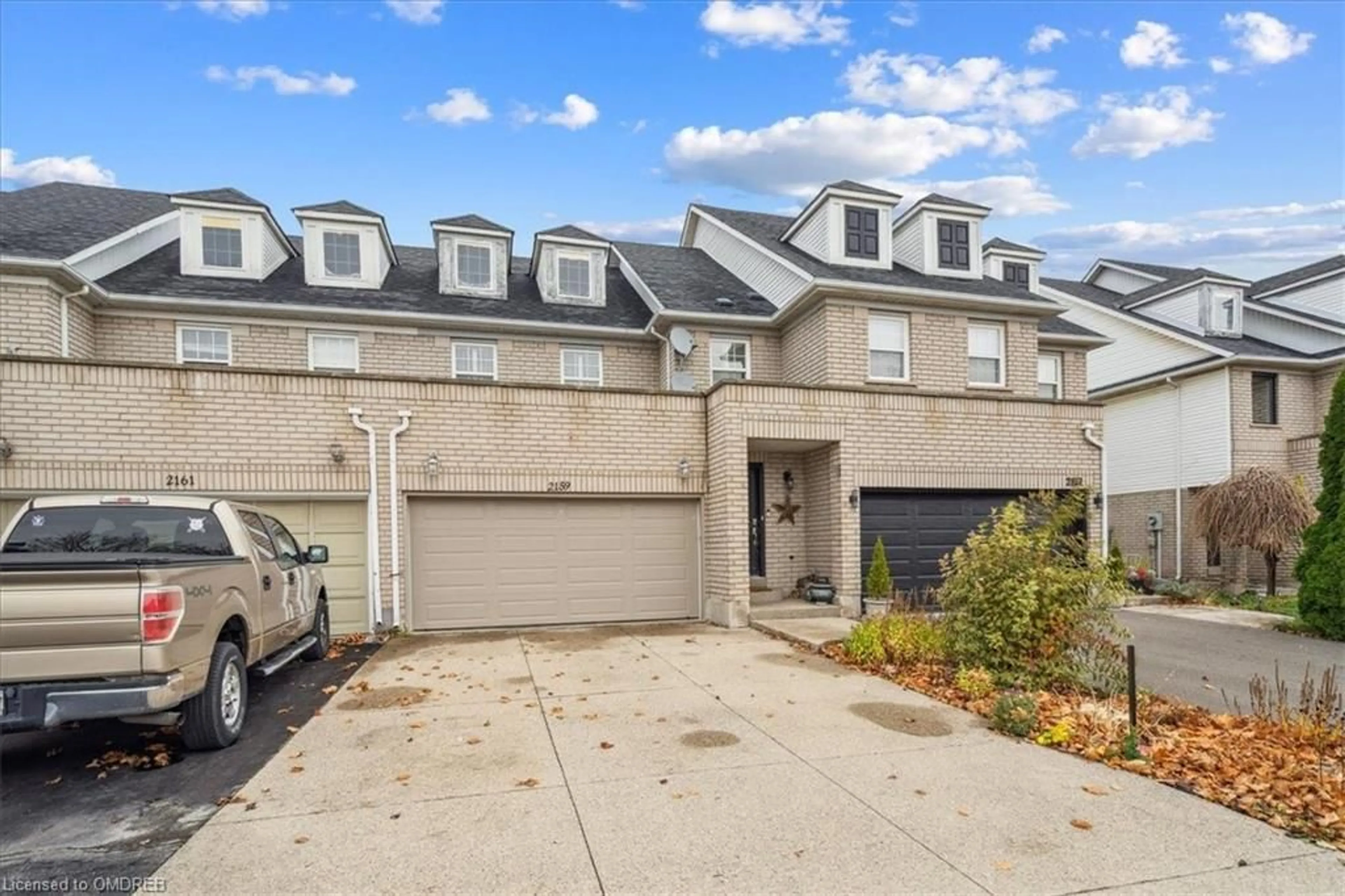 A pic from exterior of the house or condo, the street view for 2159 White Dove Cir, Oakville Ontario L6M 3R7