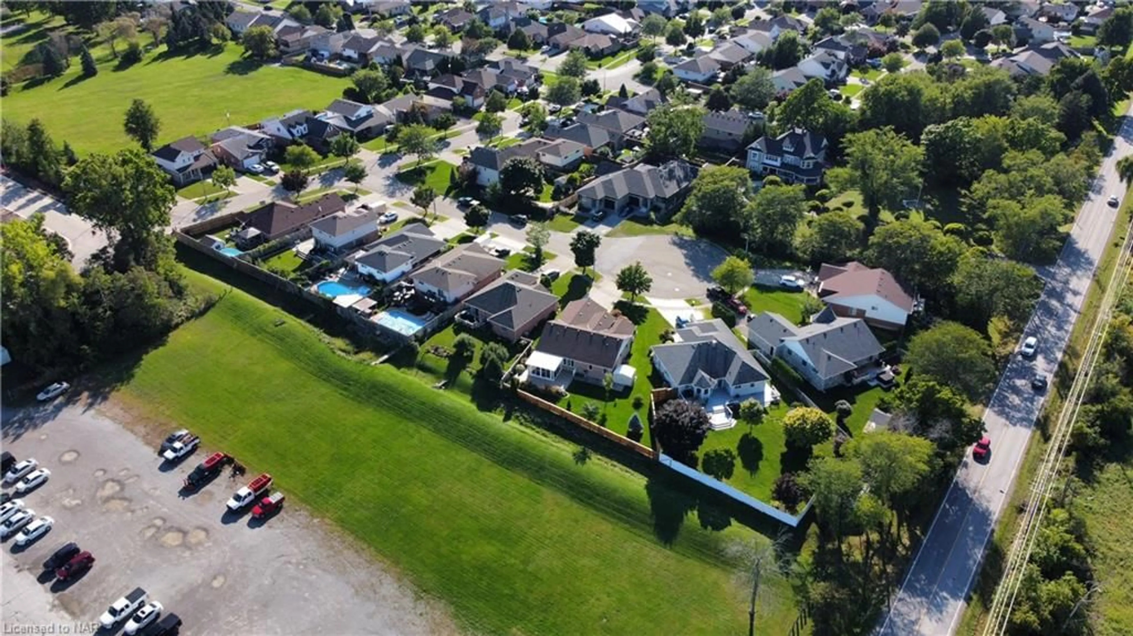 Frontside or backside of a home, the street view for 7 Miranda Crt, Welland Ontario L3C 7C7