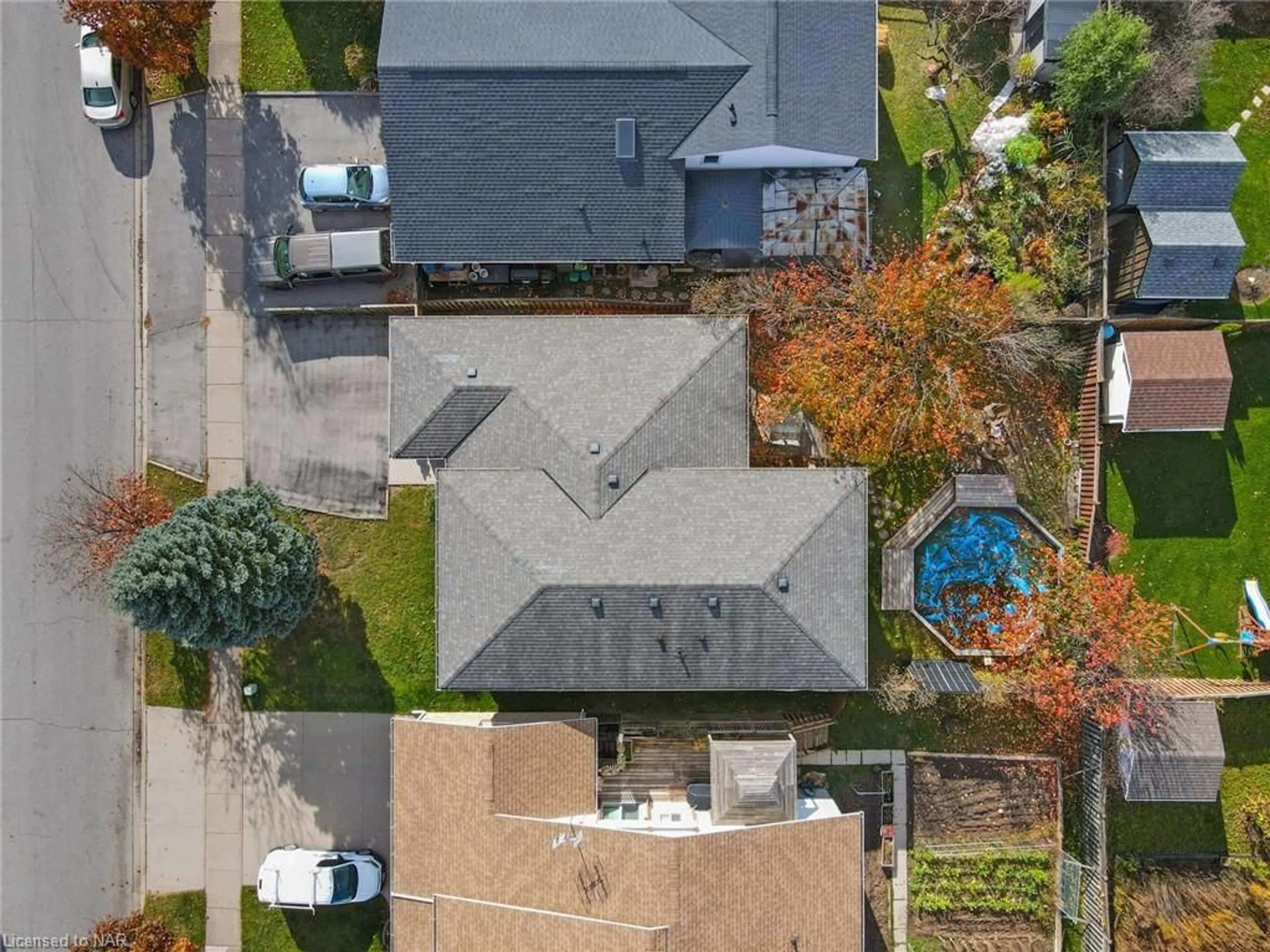 Frontside or backside of a home, the street view for 4997 Southview Ave, Niagara Falls Ontario L2H 2X4