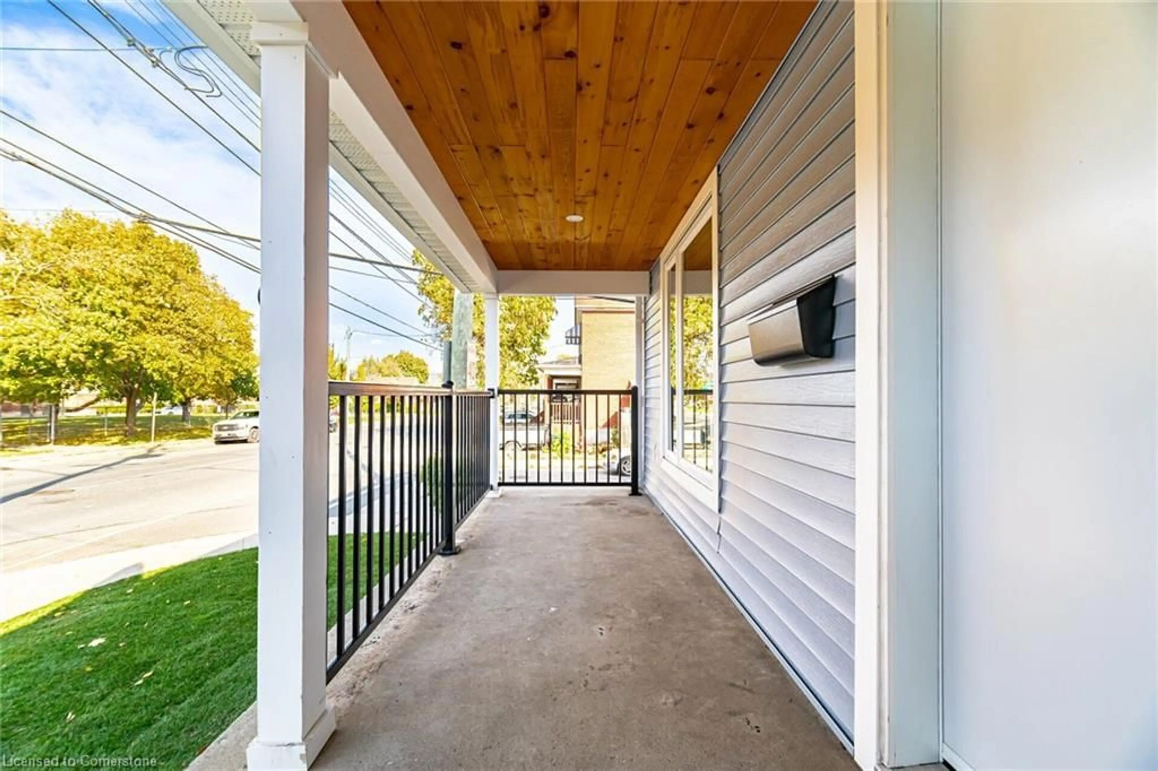 Indoor entryway, wood floors for 86 Gage Ave, Hamilton Ontario L8L 7A1