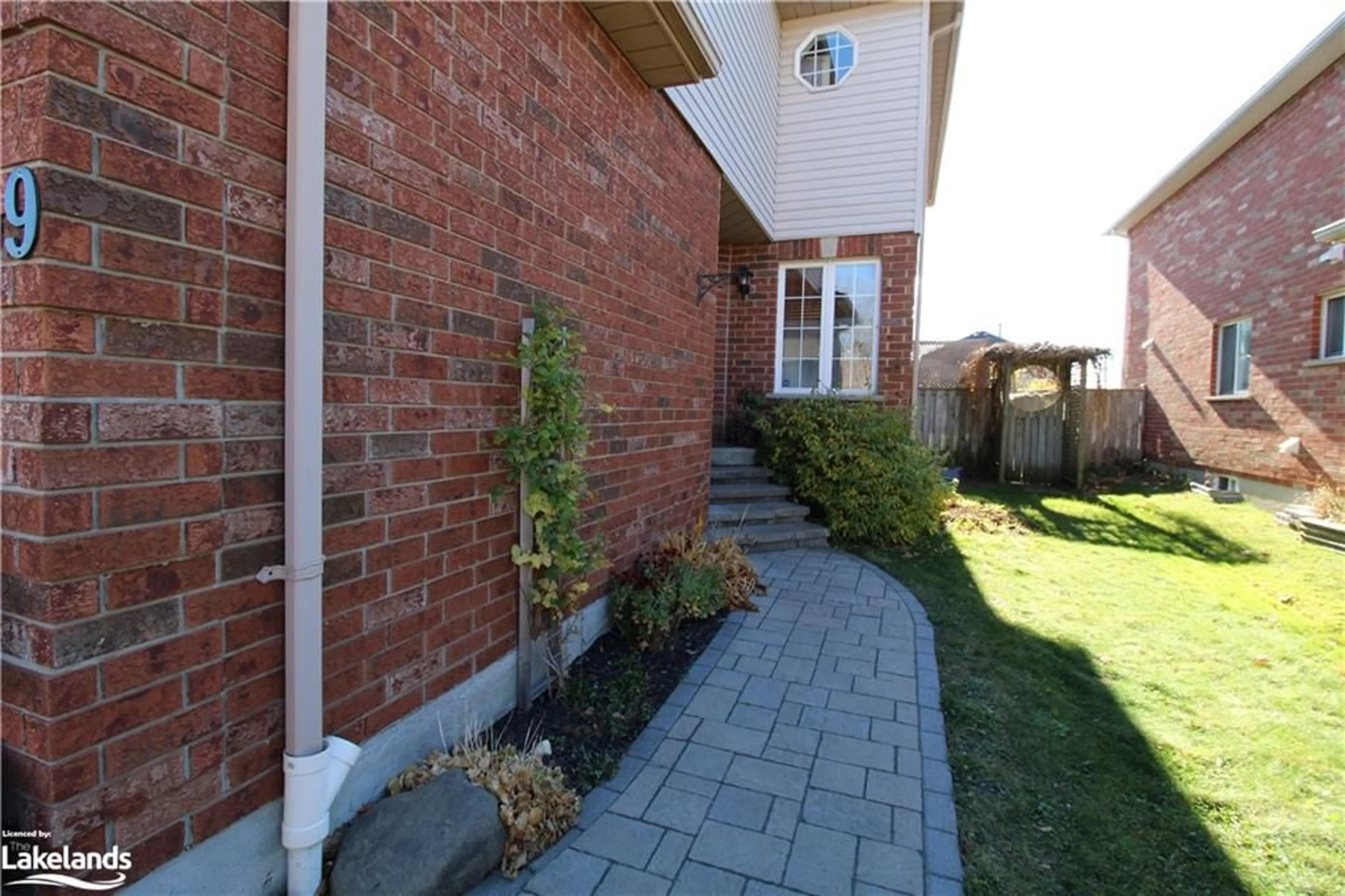 Home with brick exterior material for 169 Taylor Dr, Barrie Ontario L4N 8L1