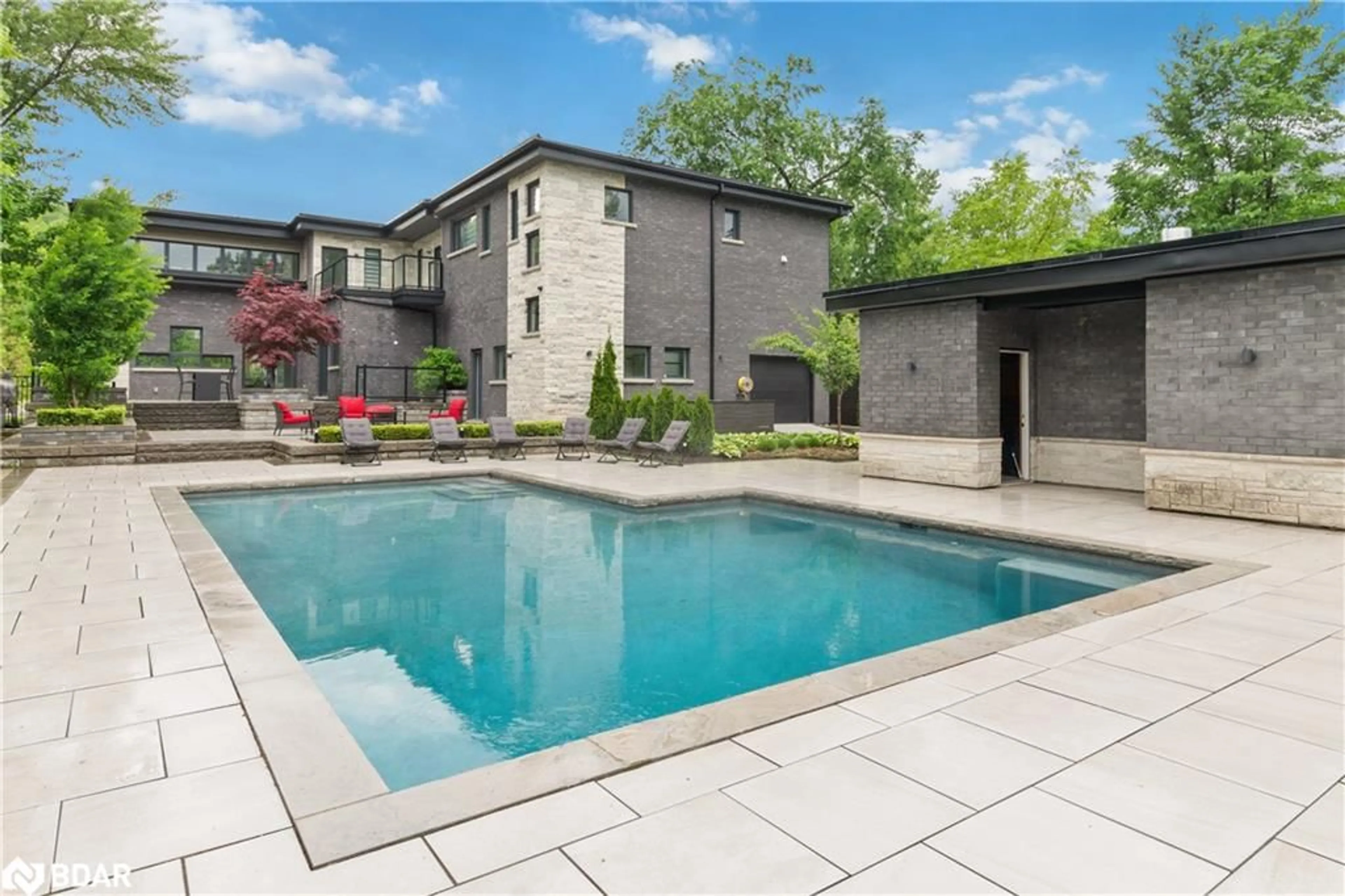 Indoor or outdoor pool for 125 Craigmore Cres, The Blue Mountains Ontario L9Y 0N6