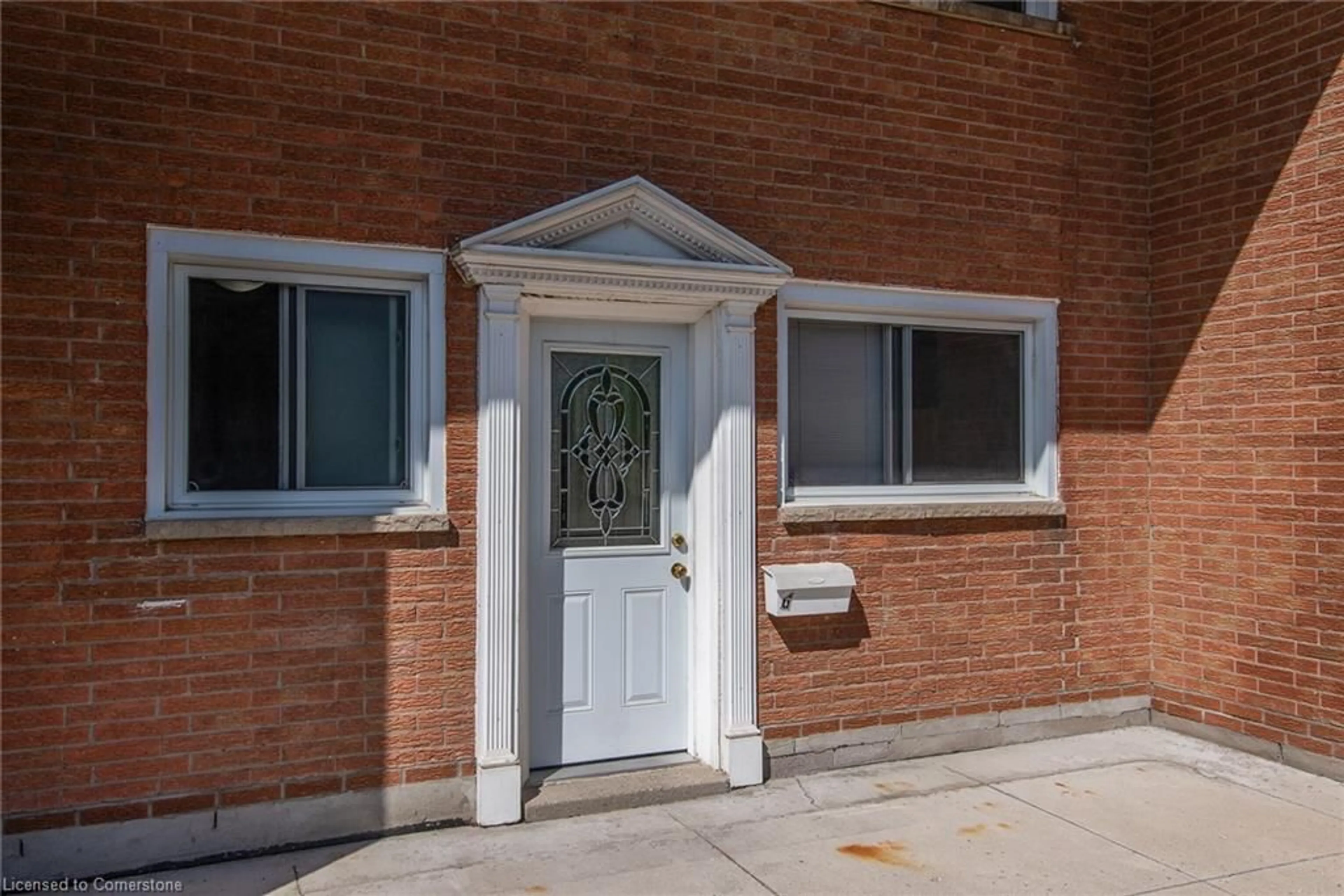 A pic from exterior of the house or condo, the front or back of building for 48 Windom Rd #G, Kitchener Ontario N2A 2P4