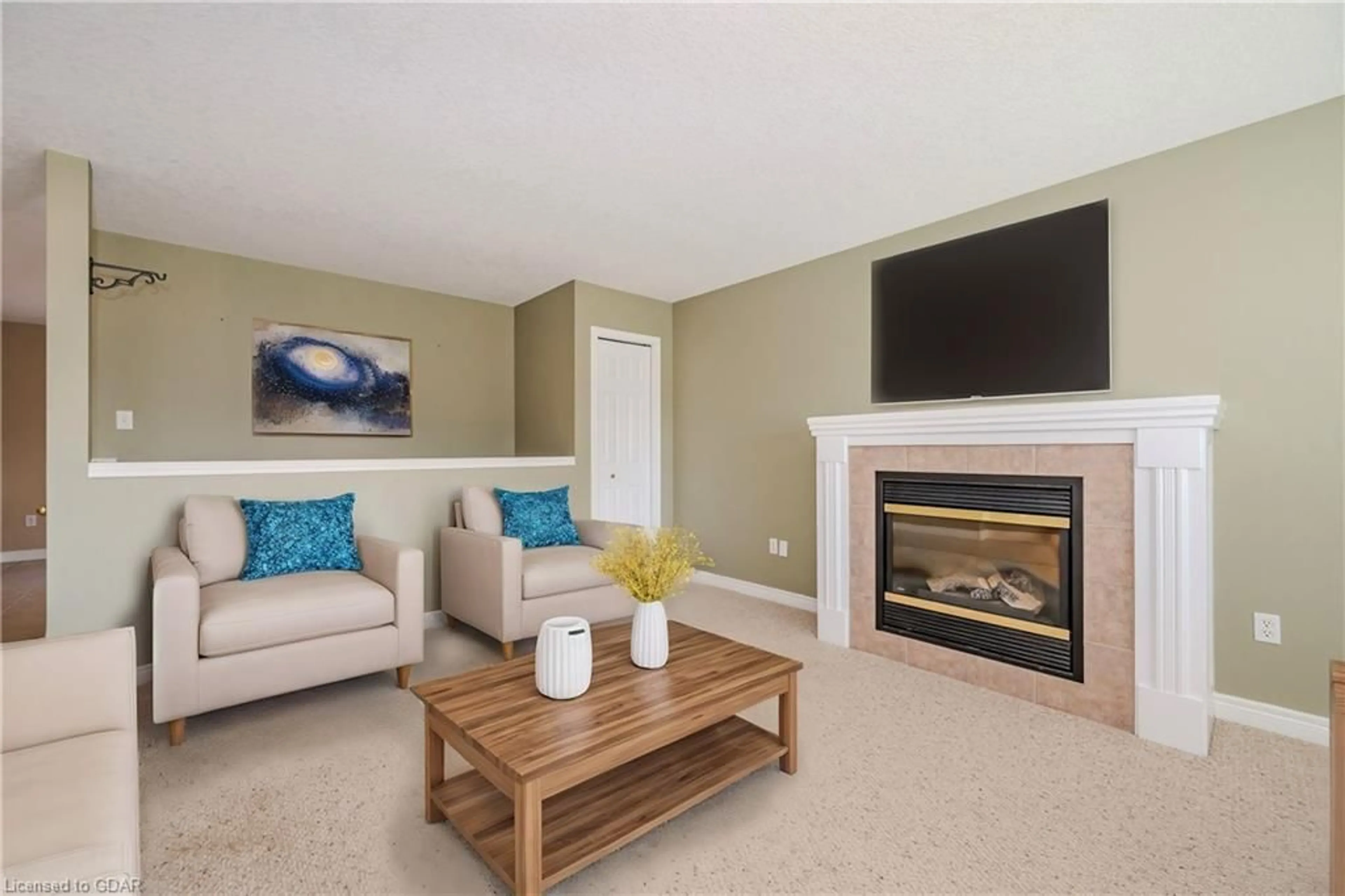 Living room, carpet floors for 71 Cherry Hill Pl, Fergus Ontario N1M 3T9