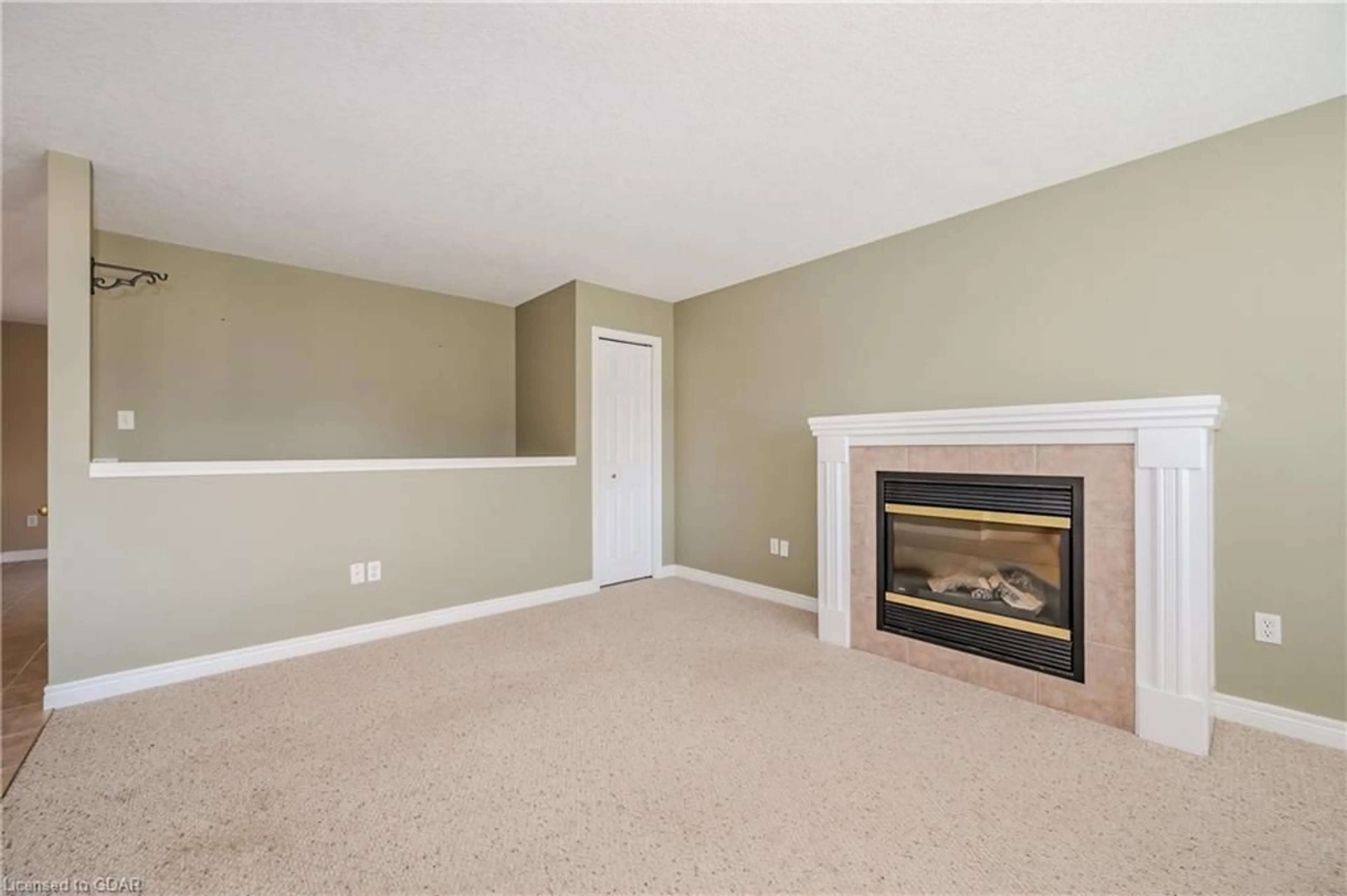 A pic of a room, carpet floors for 71 Cherry Hill Pl, Fergus Ontario N1M 3T9