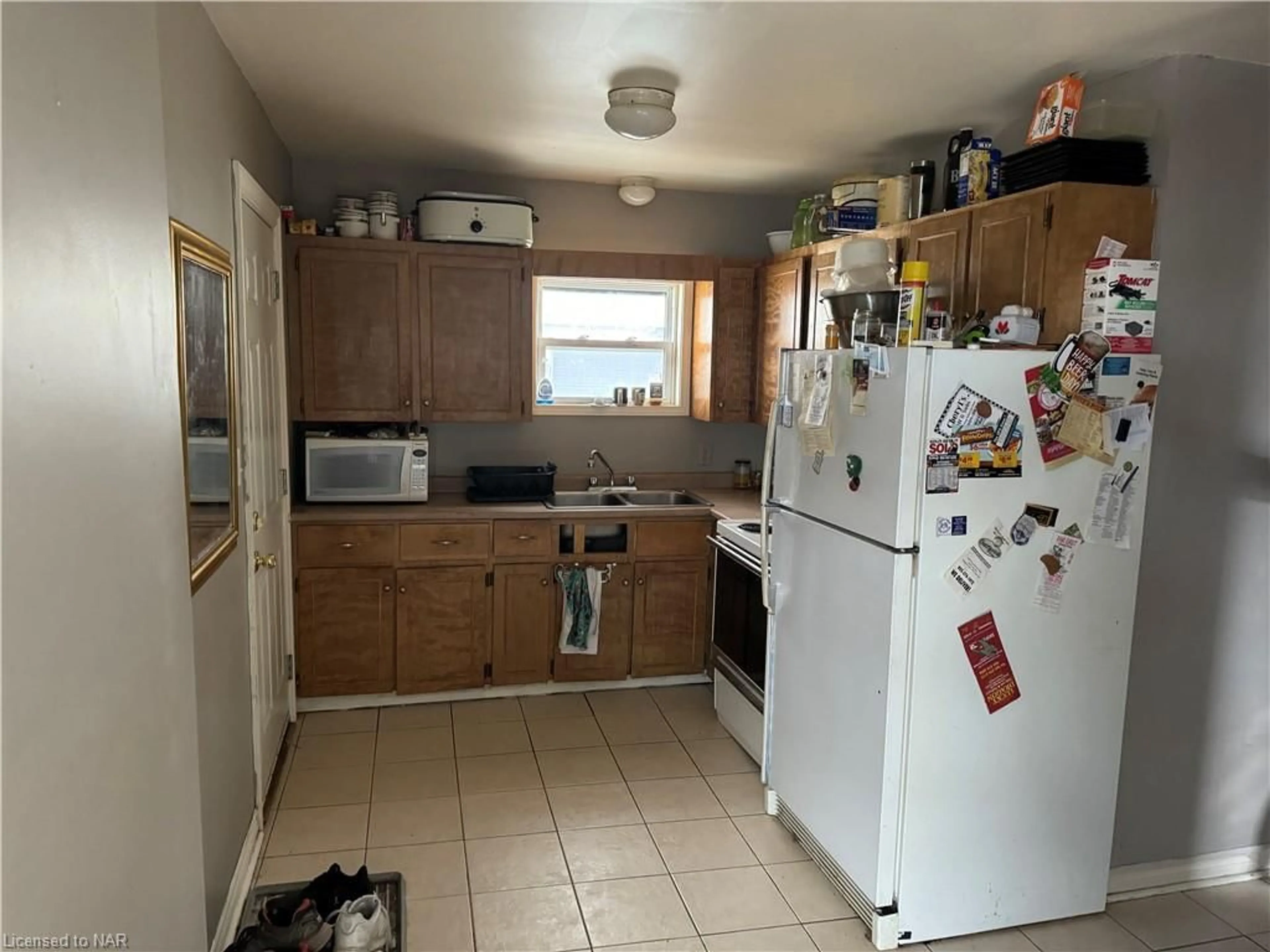 Standard kitchen, not visible floor, cottage for 5564 Fraser St, Niagara Falls Ontario L2E 3C9