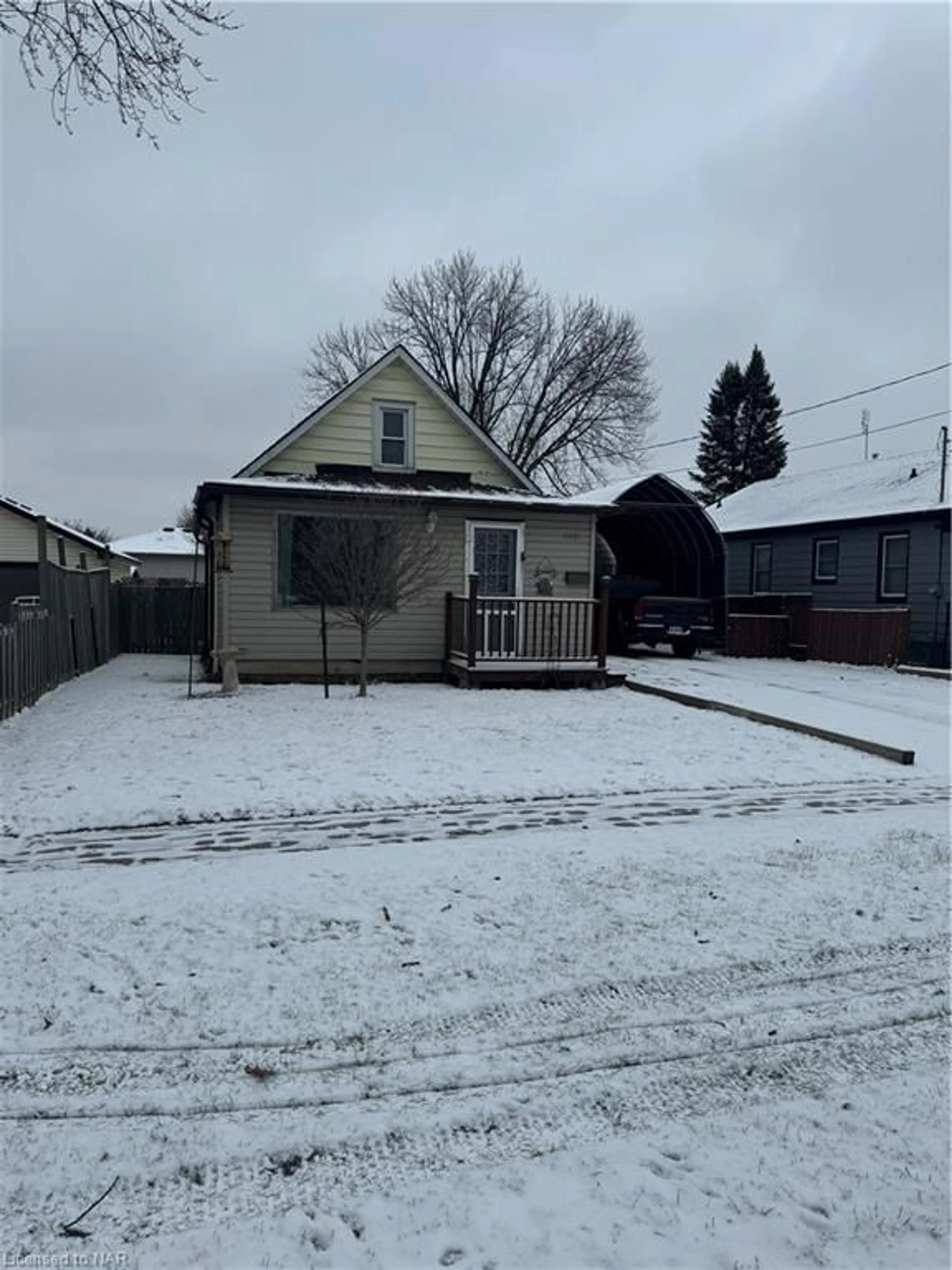 Frontside or backside of a home, the fenced backyard for 6481 Bellevue St, Niagara Falls Ontario L2E 1Y9