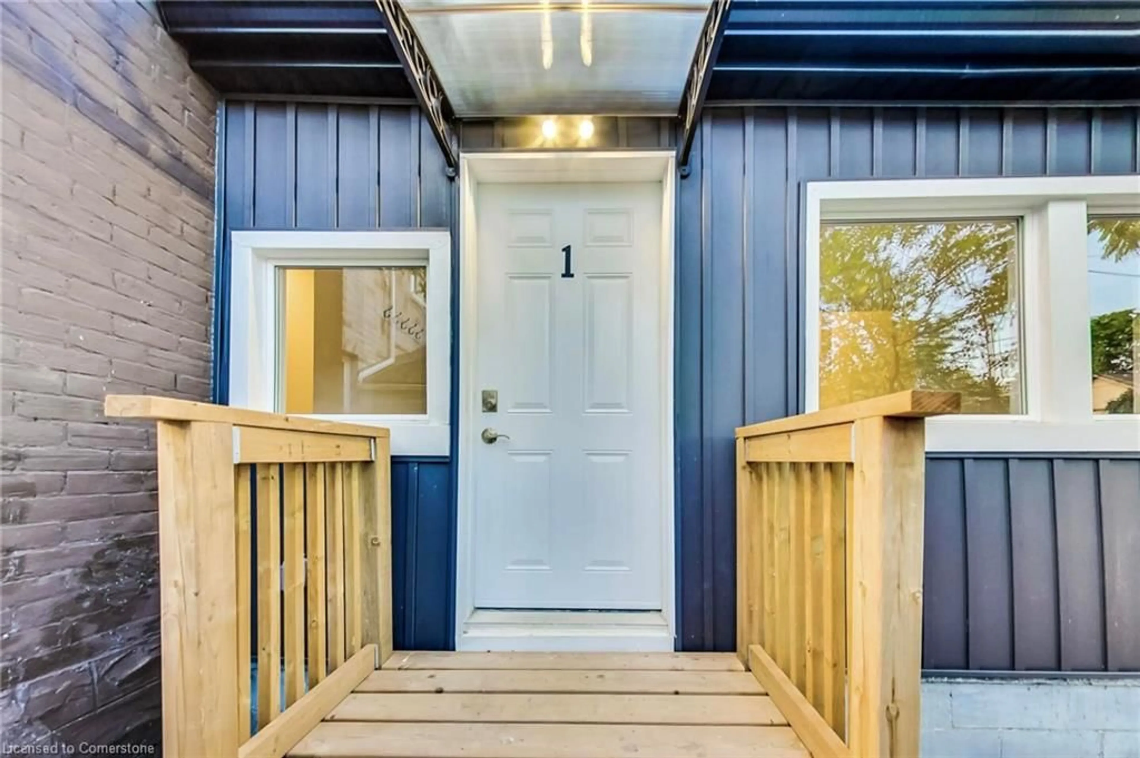 Indoor entryway, wood floors for 91 Water St, Cambridge Ontario N1R 3E1