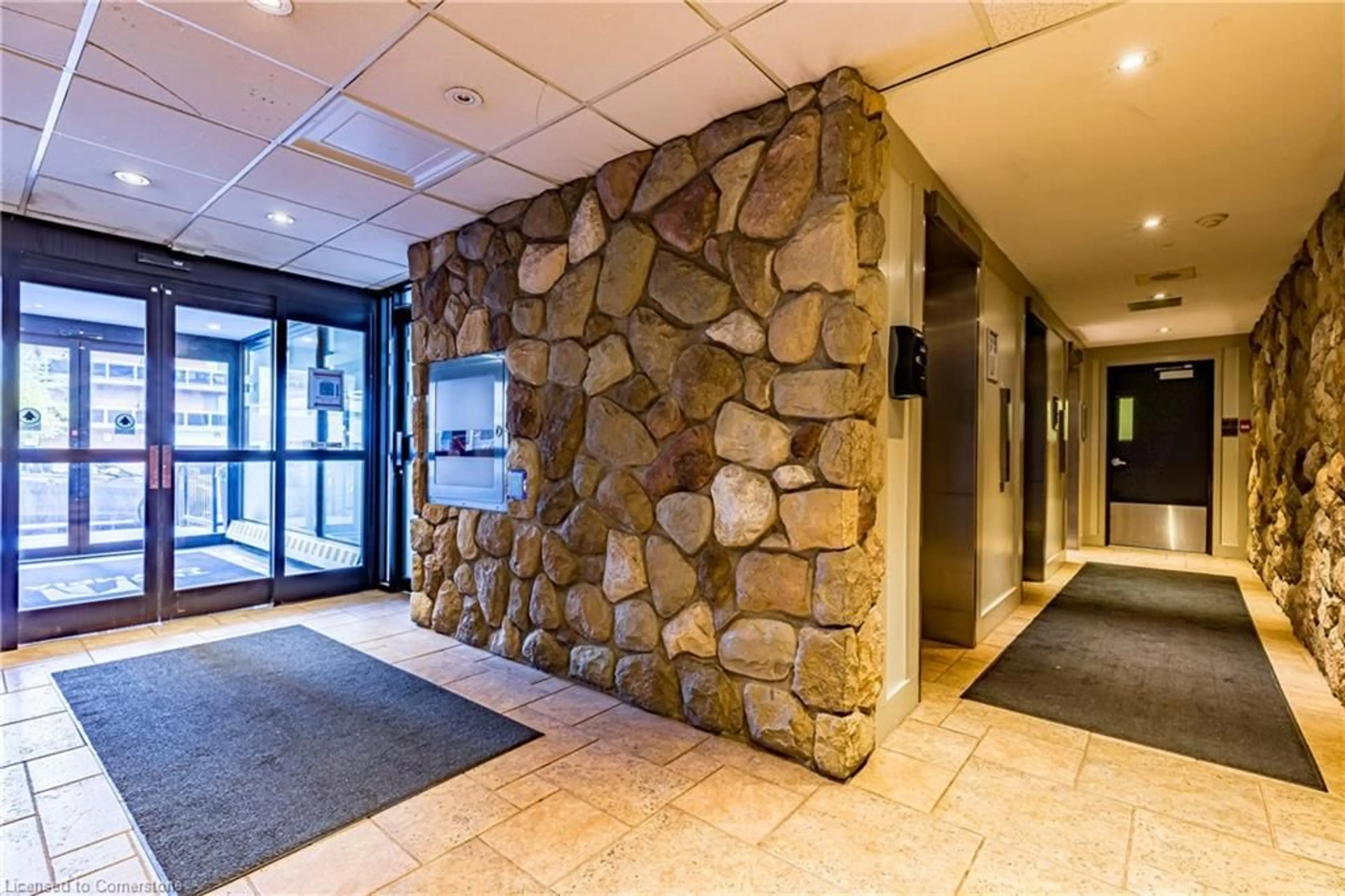 Indoor lobby, ceramic floors for 150 Charlton Ave #1401, Hamilton Ontario L8N 3X3