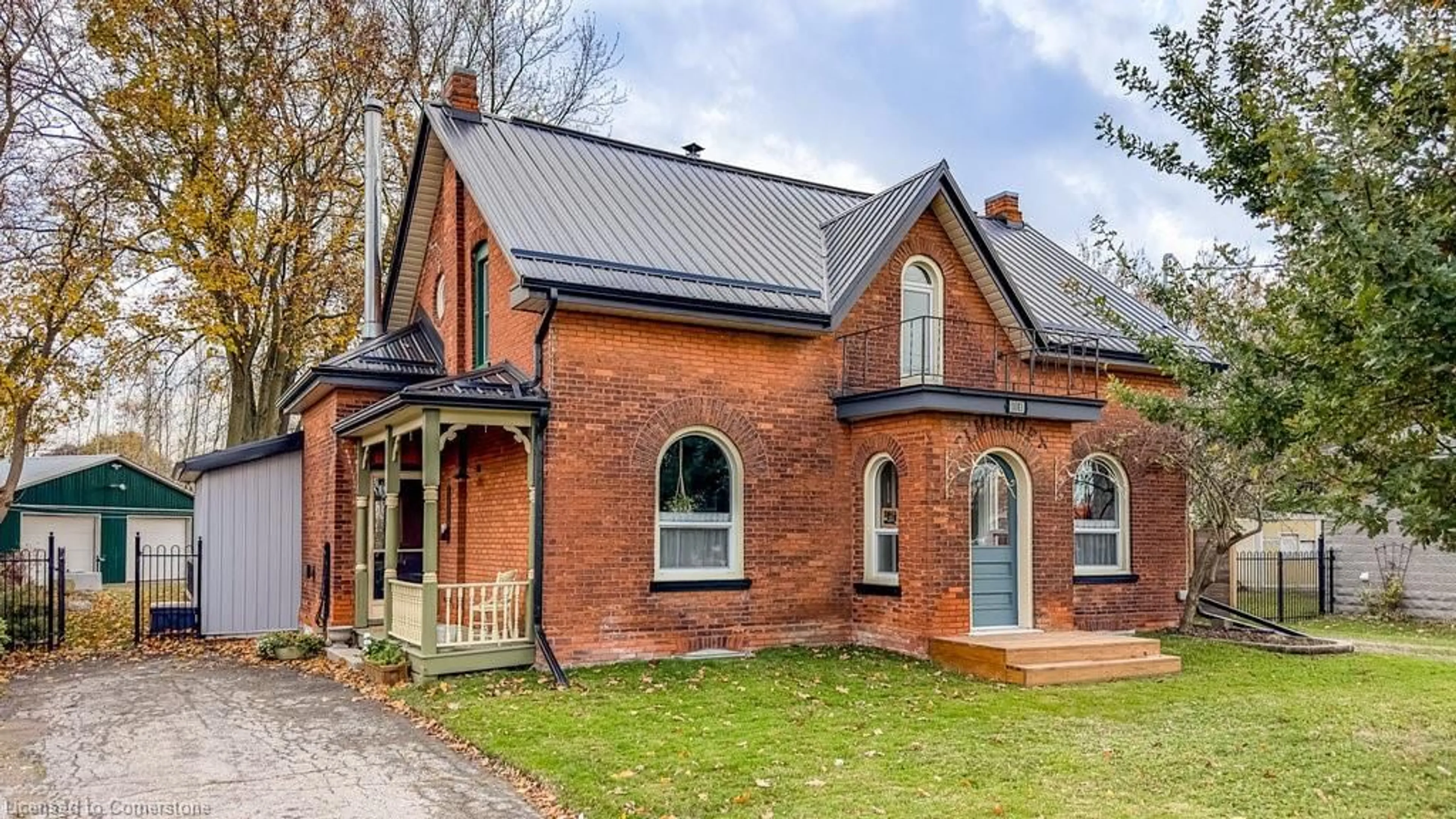 Home with brick exterior material for 1083 Colborne St, Brantford Ontario N3T 5M1