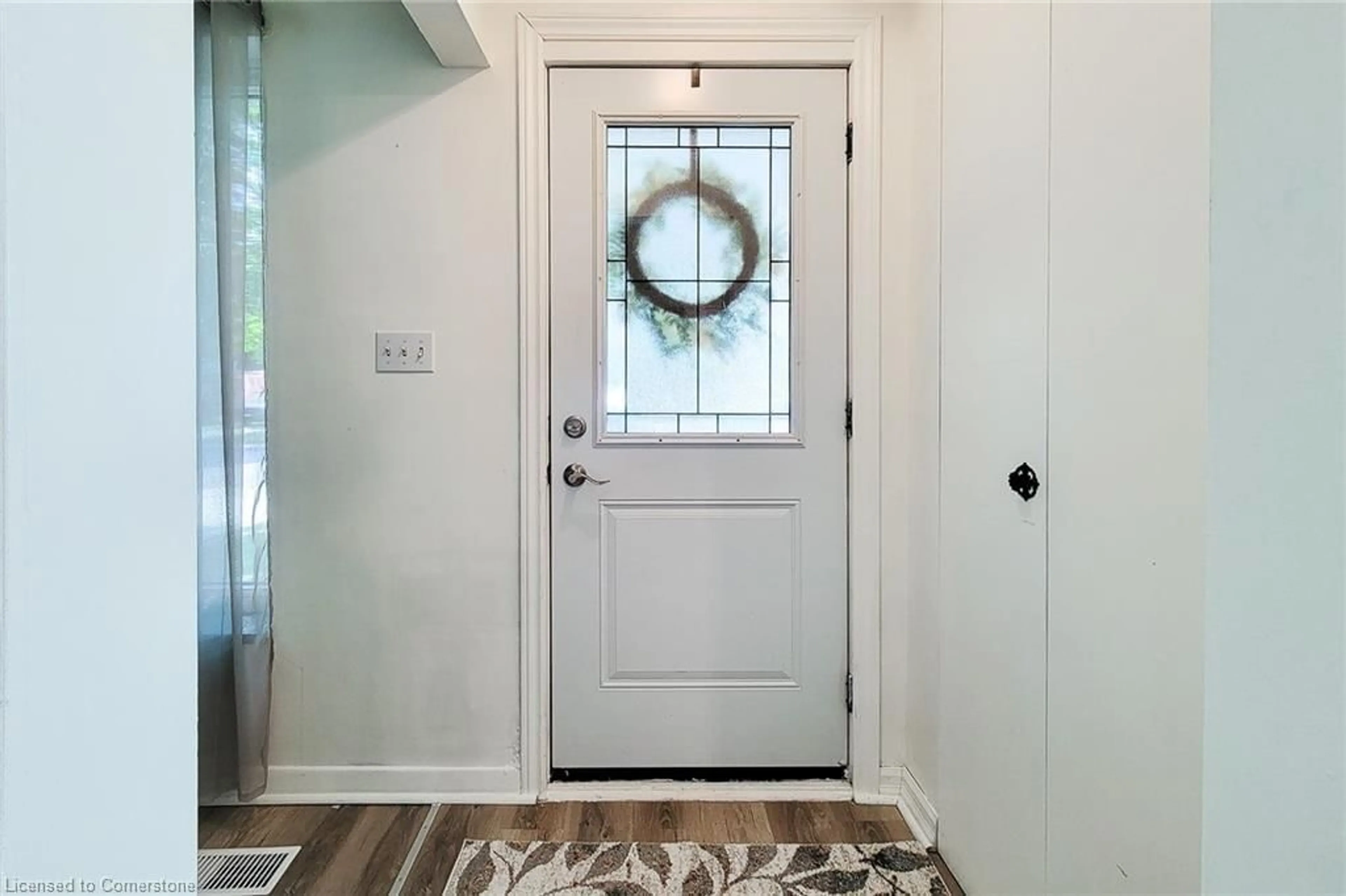 Indoor entryway, wood floors for 249 Fernwood Cres, Hamilton Ontario L8T 3L7