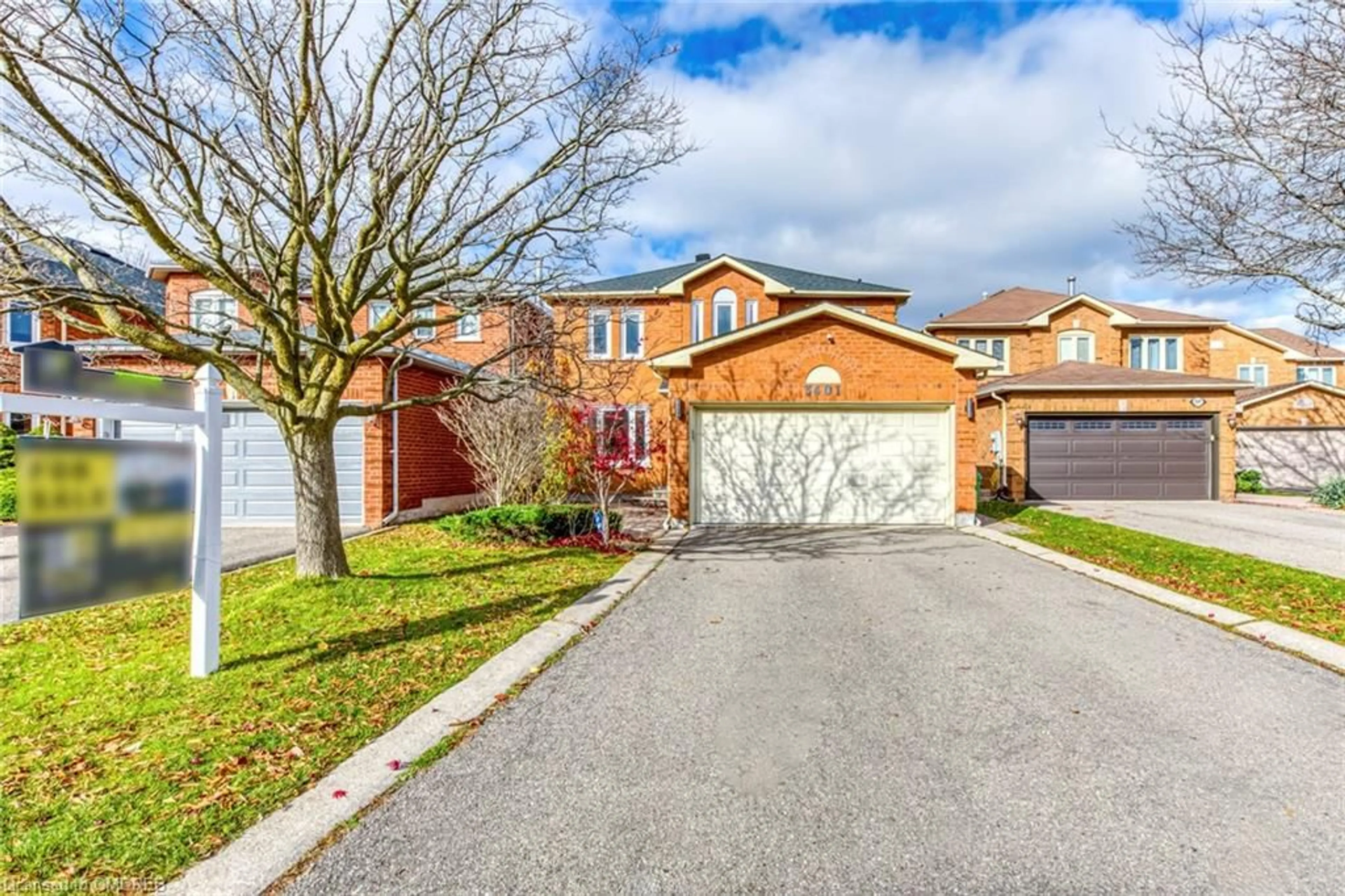 Frontside or backside of a home, the street view for 3401 Water Lily Crt, Mississauga Ontario L5N 6B5