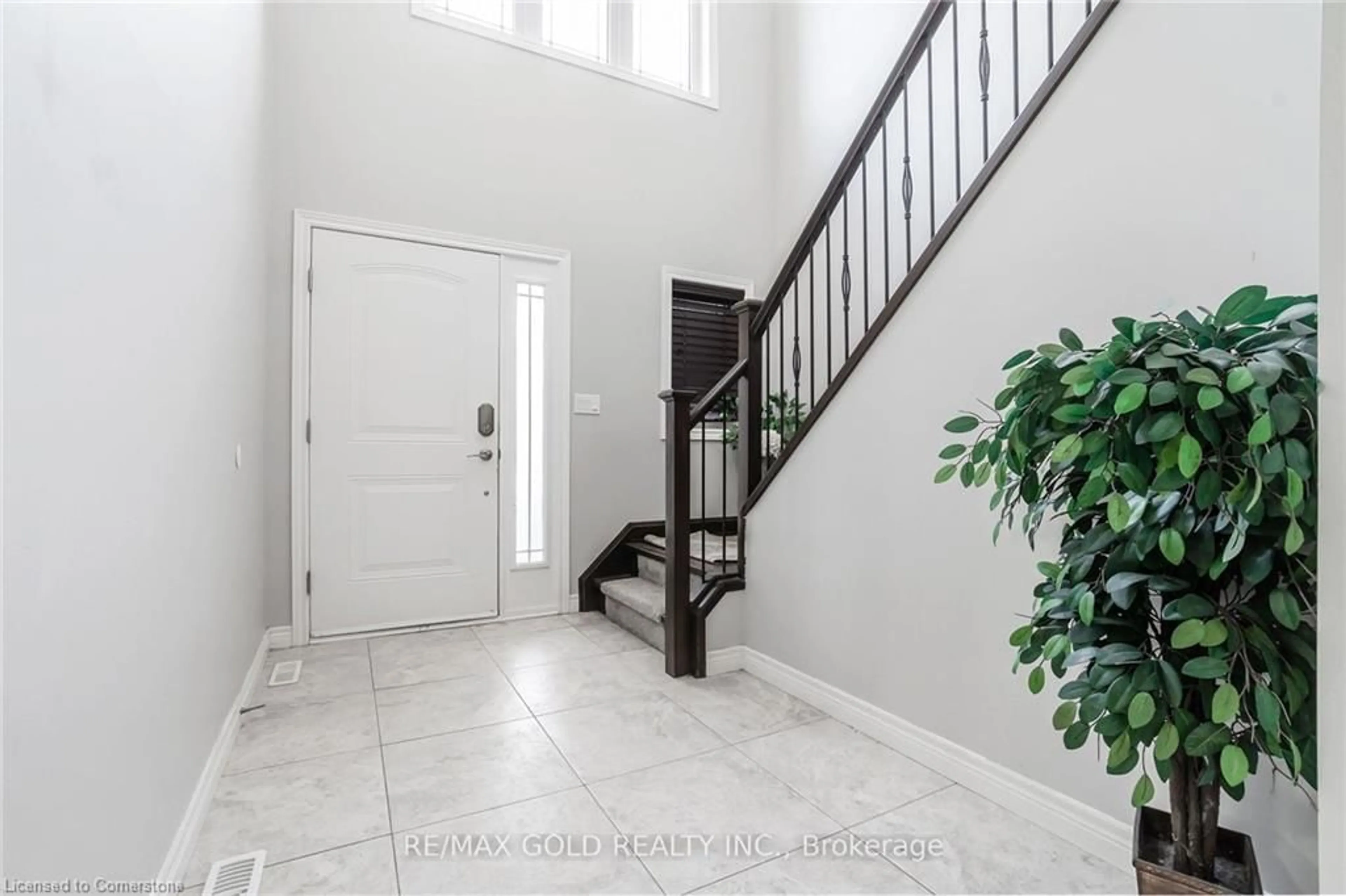 Indoor entryway, wood floors for 712 Blackacres Blvd, London Ontario N6G 0J1