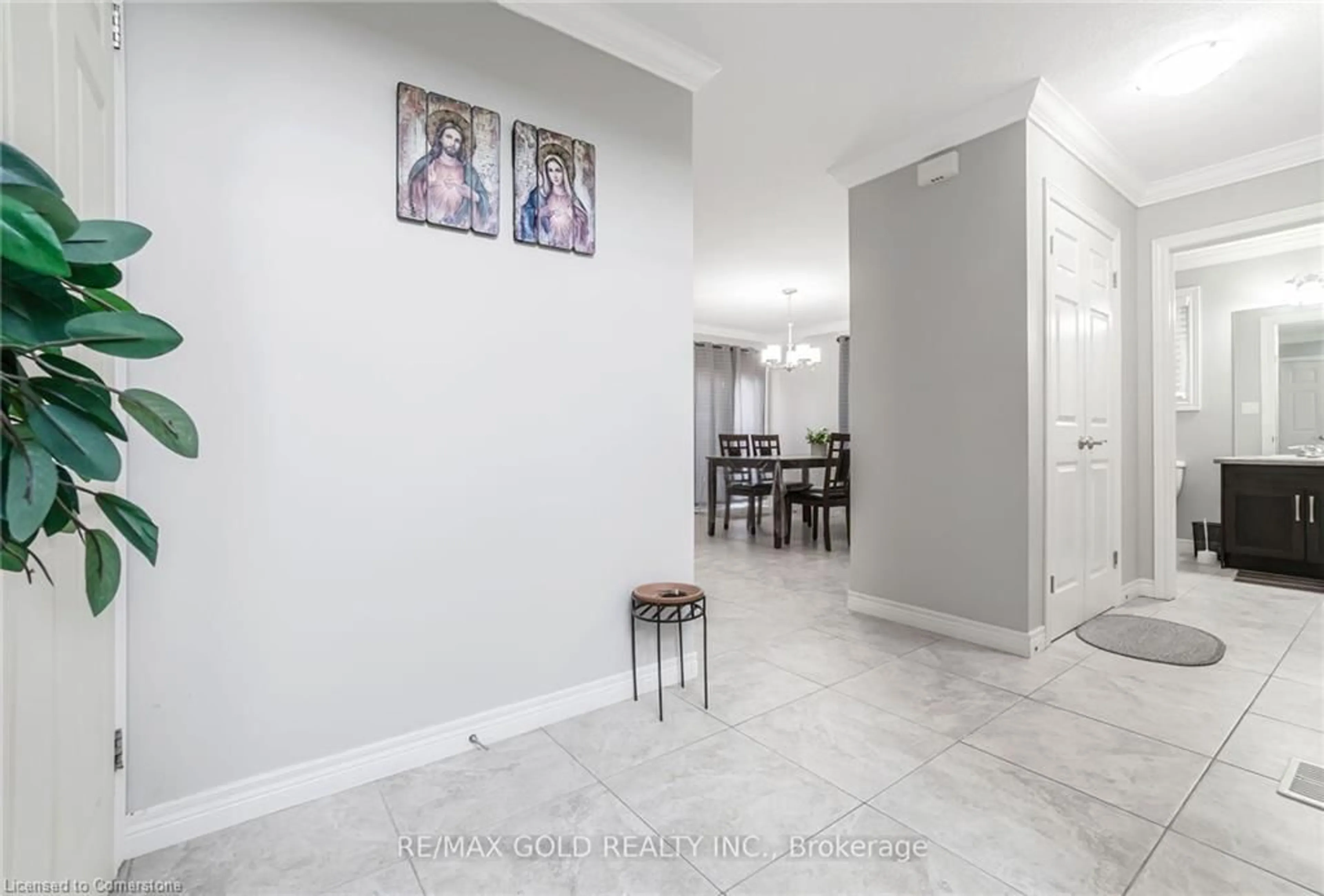 Indoor entryway, ceramic floors for 712 Blackacres Blvd, London Ontario N6G 0J1